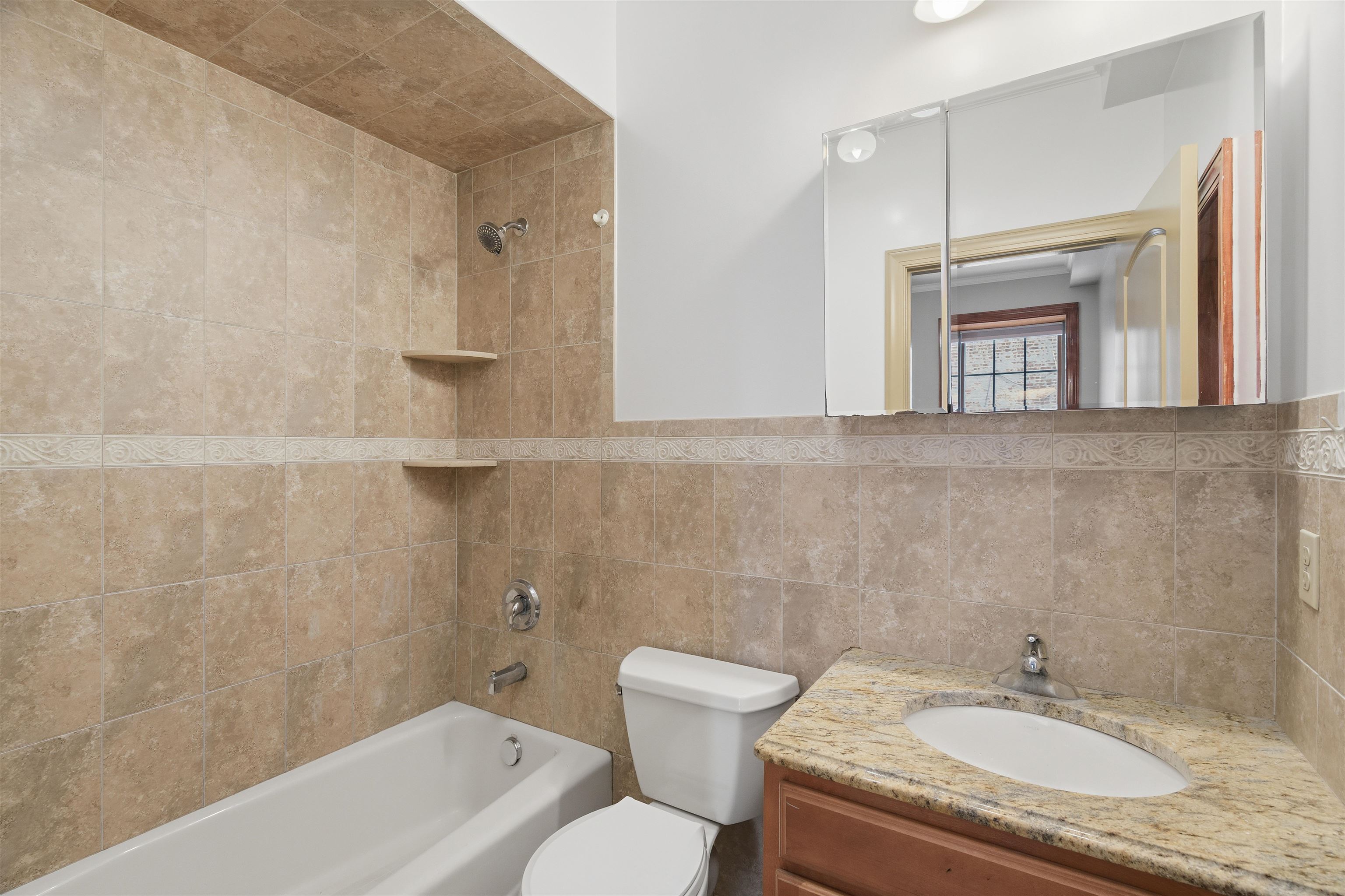 21 ST PAULS AVE Unit: 1
