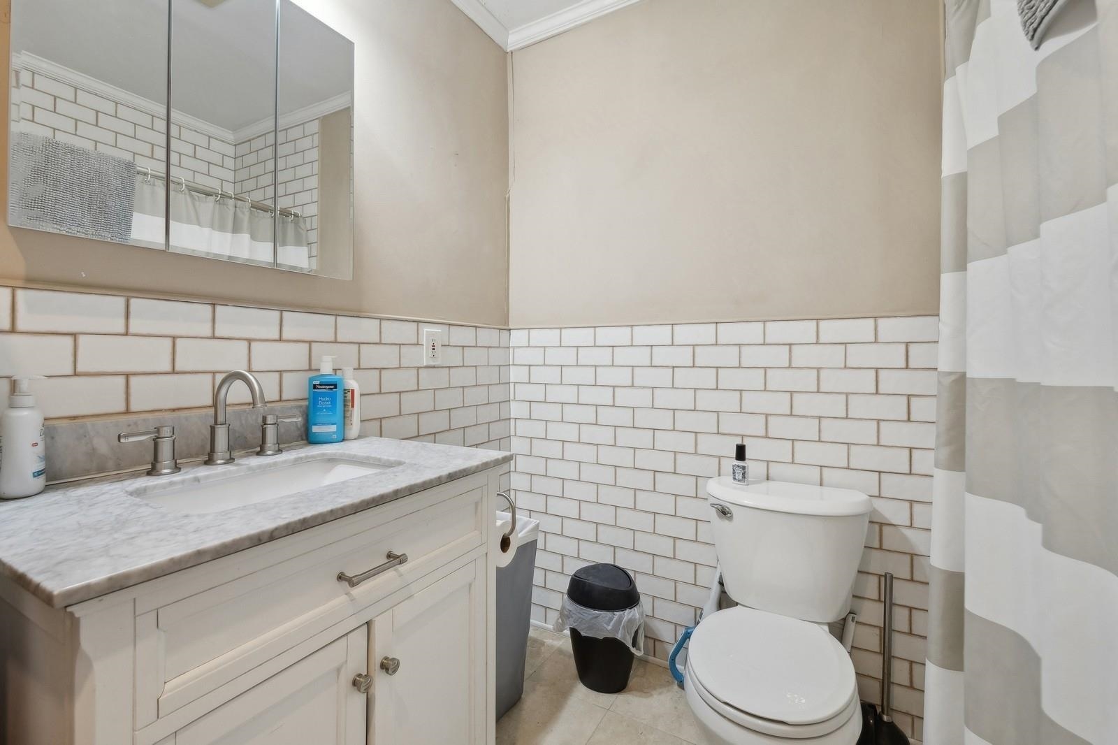 243 MONTGOMERY ST Unit: 2