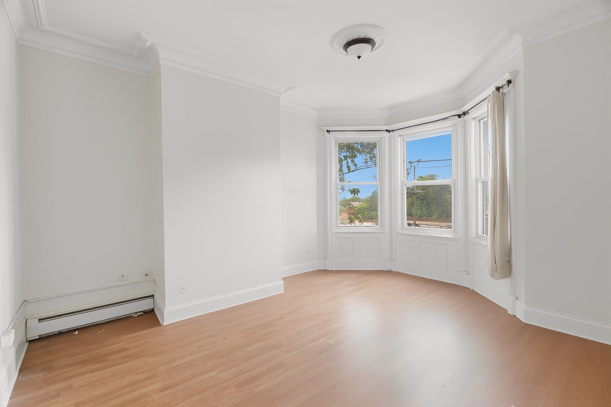 893 MONTGOMERY ST Unit: 6