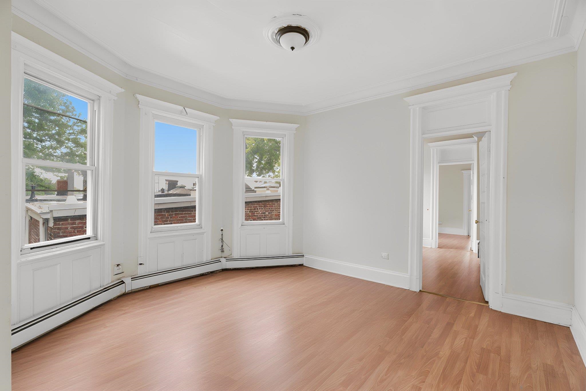 893 MONTGOMERY ST Unit: 6
