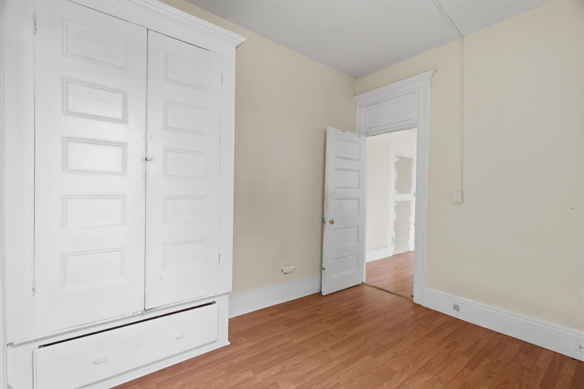 893 MONTGOMERY ST Unit: 6