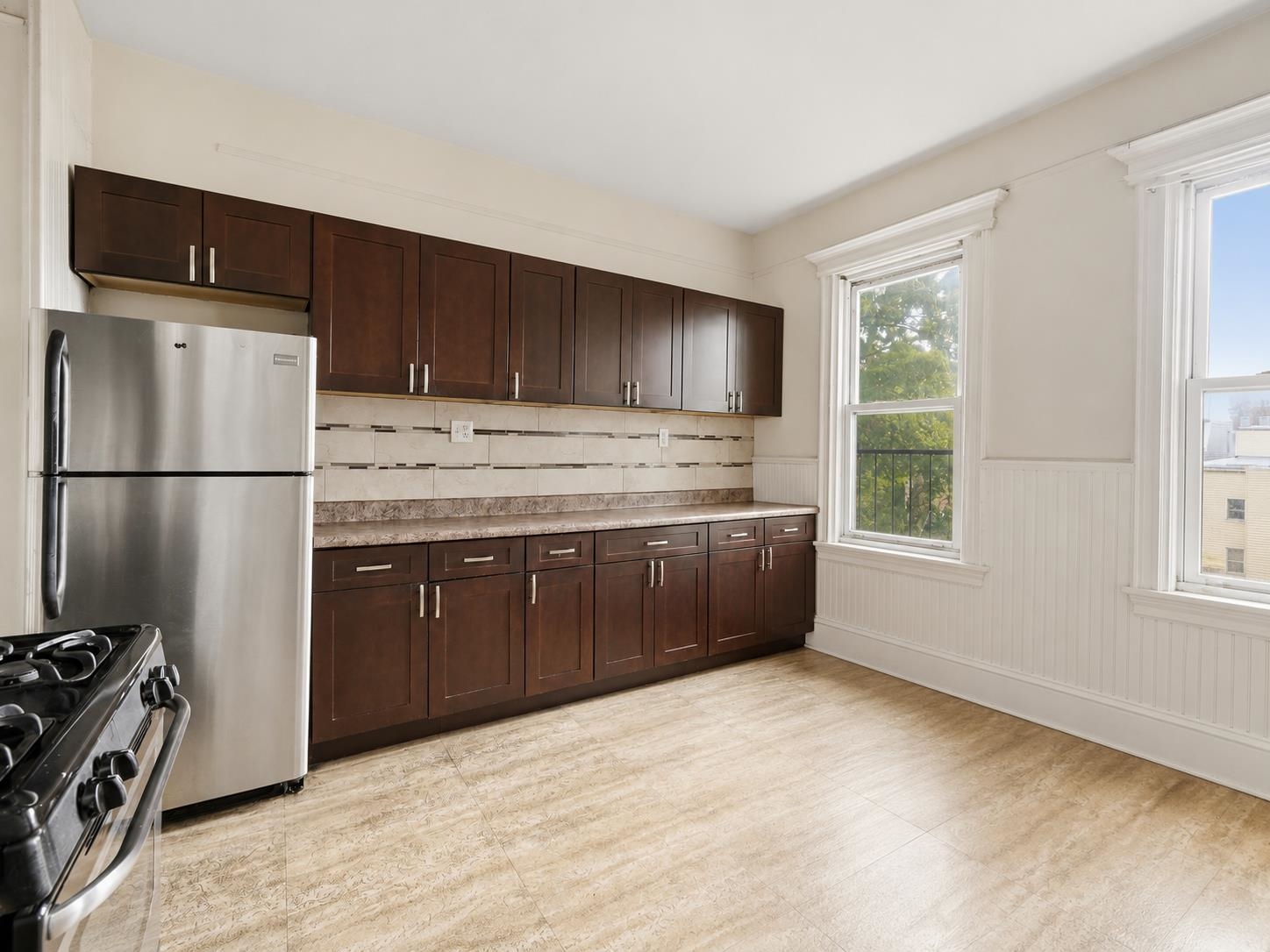 893 MONTGOMERY ST Unit: 6