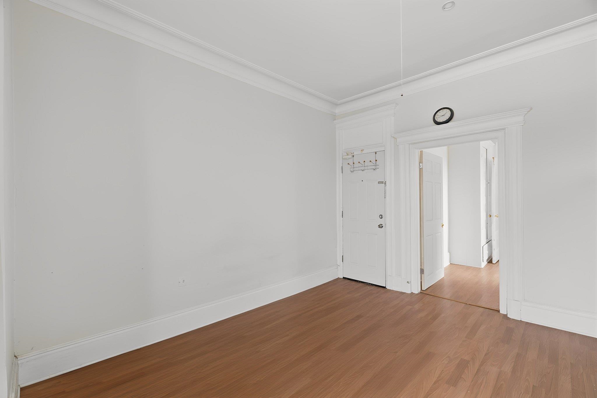 893 MONTGOMERY ST Unit: 6