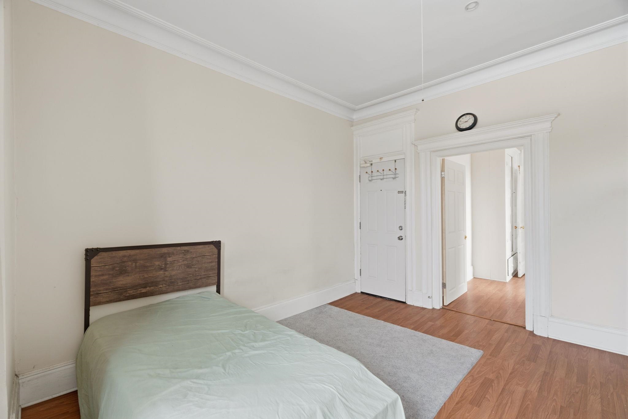 893 MONTGOMERY ST Unit: 6