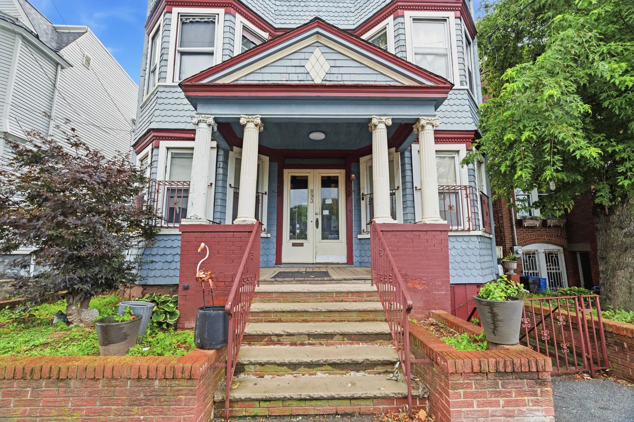 893 MONTGOMERY ST Unit: 6