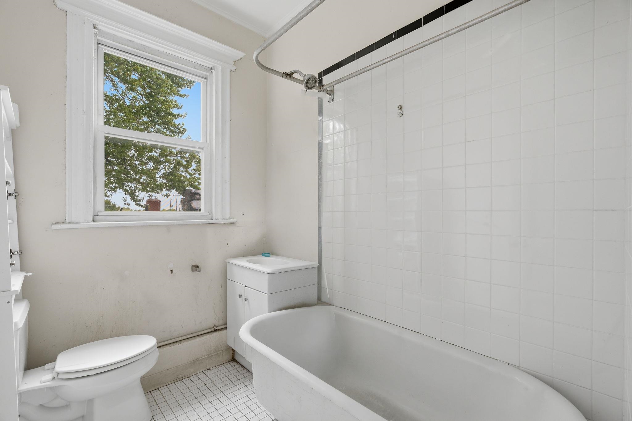 893 MONTGOMERY ST Unit: 6