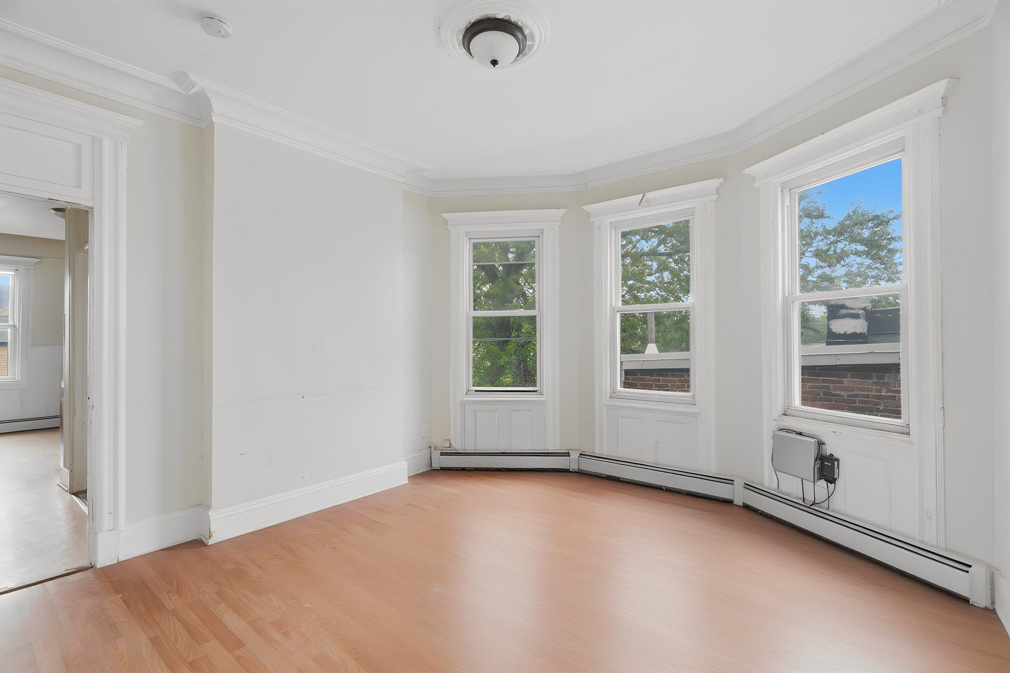 893 MONTGOMERY ST Unit: 6
