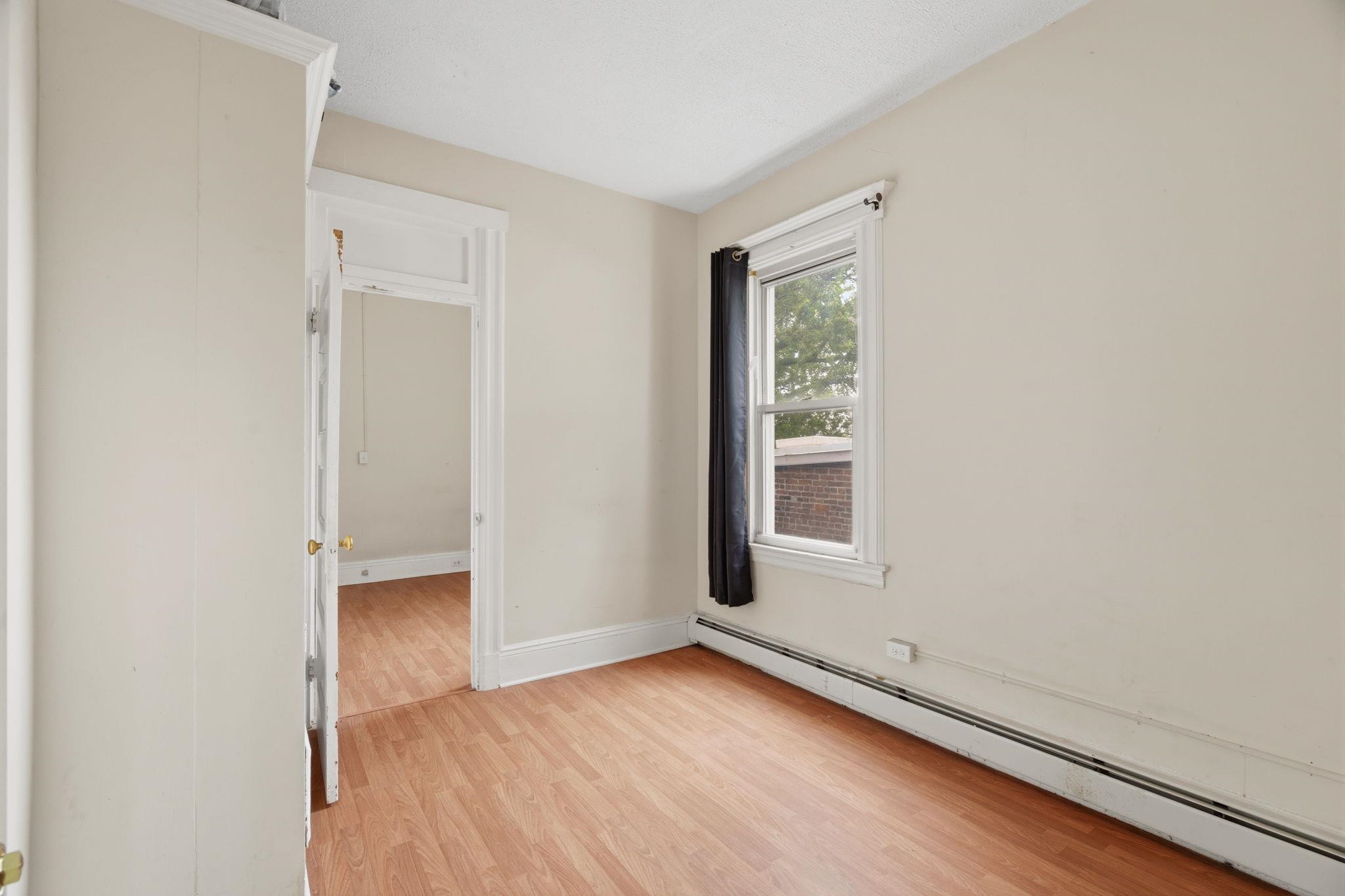 893 MONTGOMERY ST Unit: 6