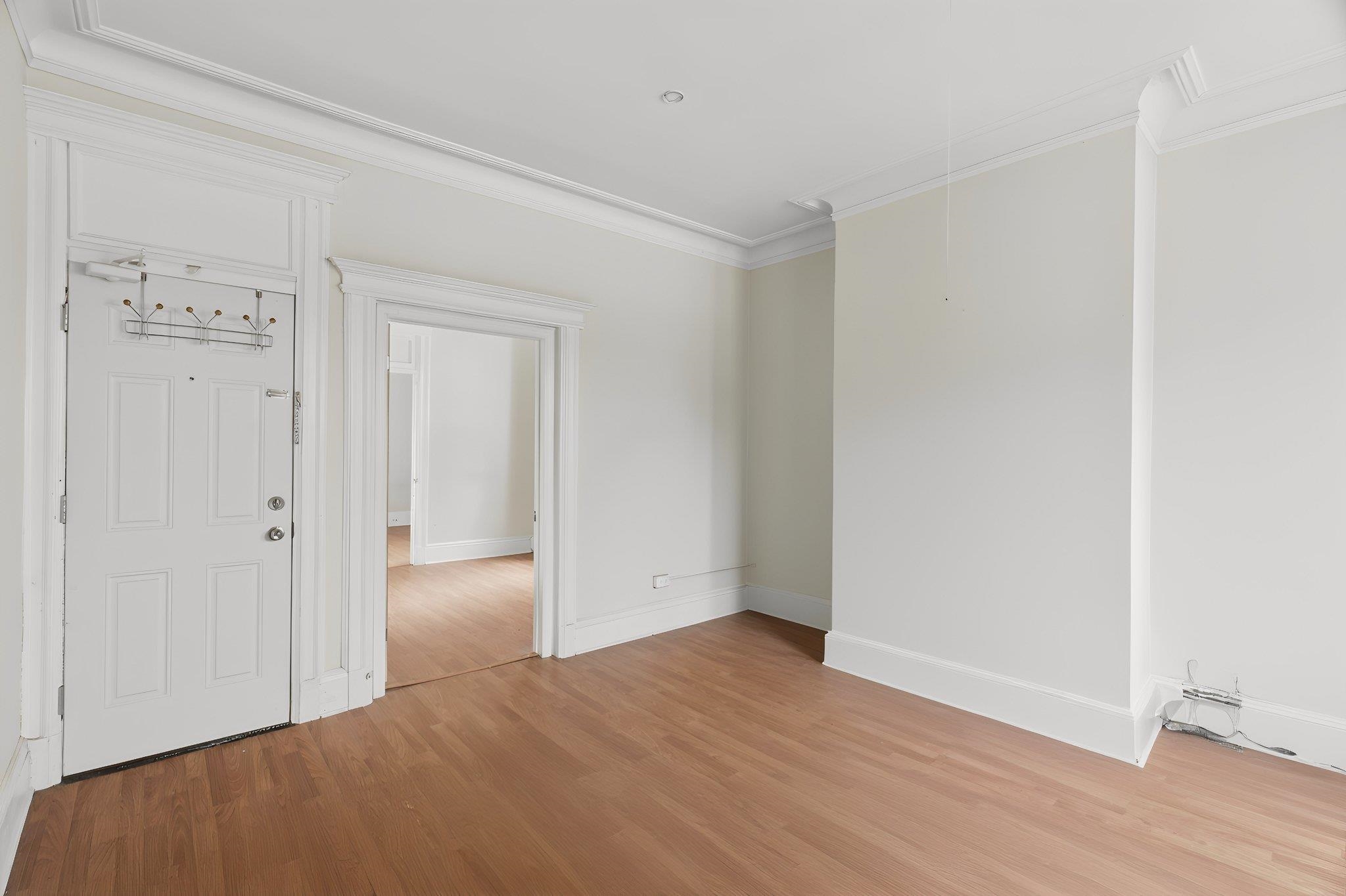 893 MONTGOMERY ST Unit: 6