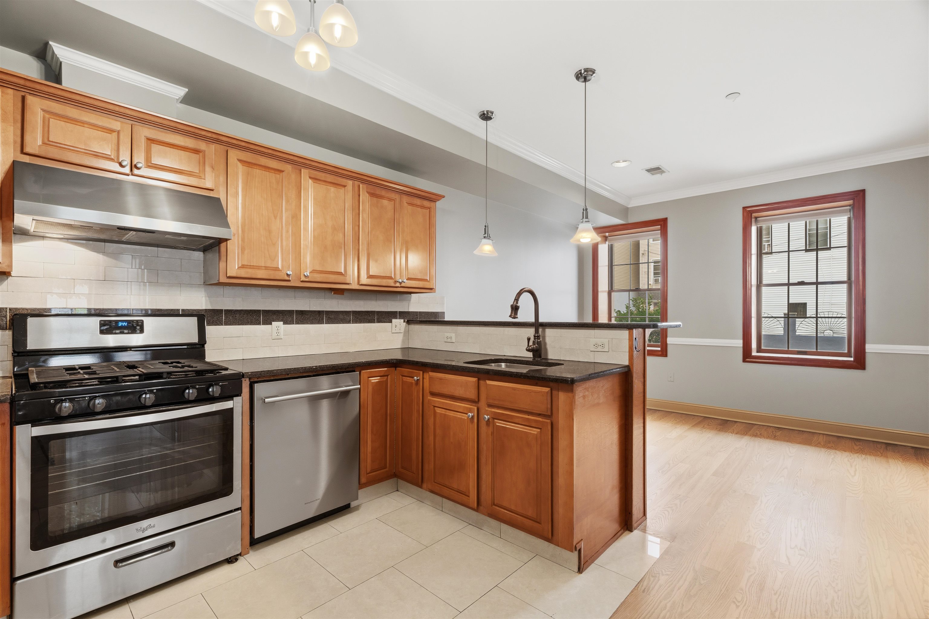 21 ST PAULS AVE Unit: 1