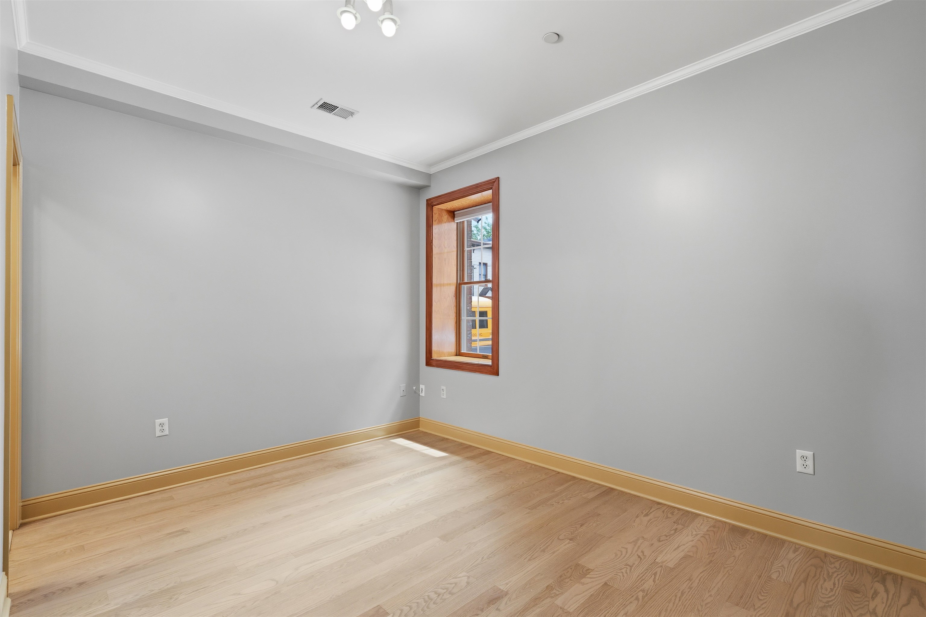 21 ST PAULS AVE Unit: 1