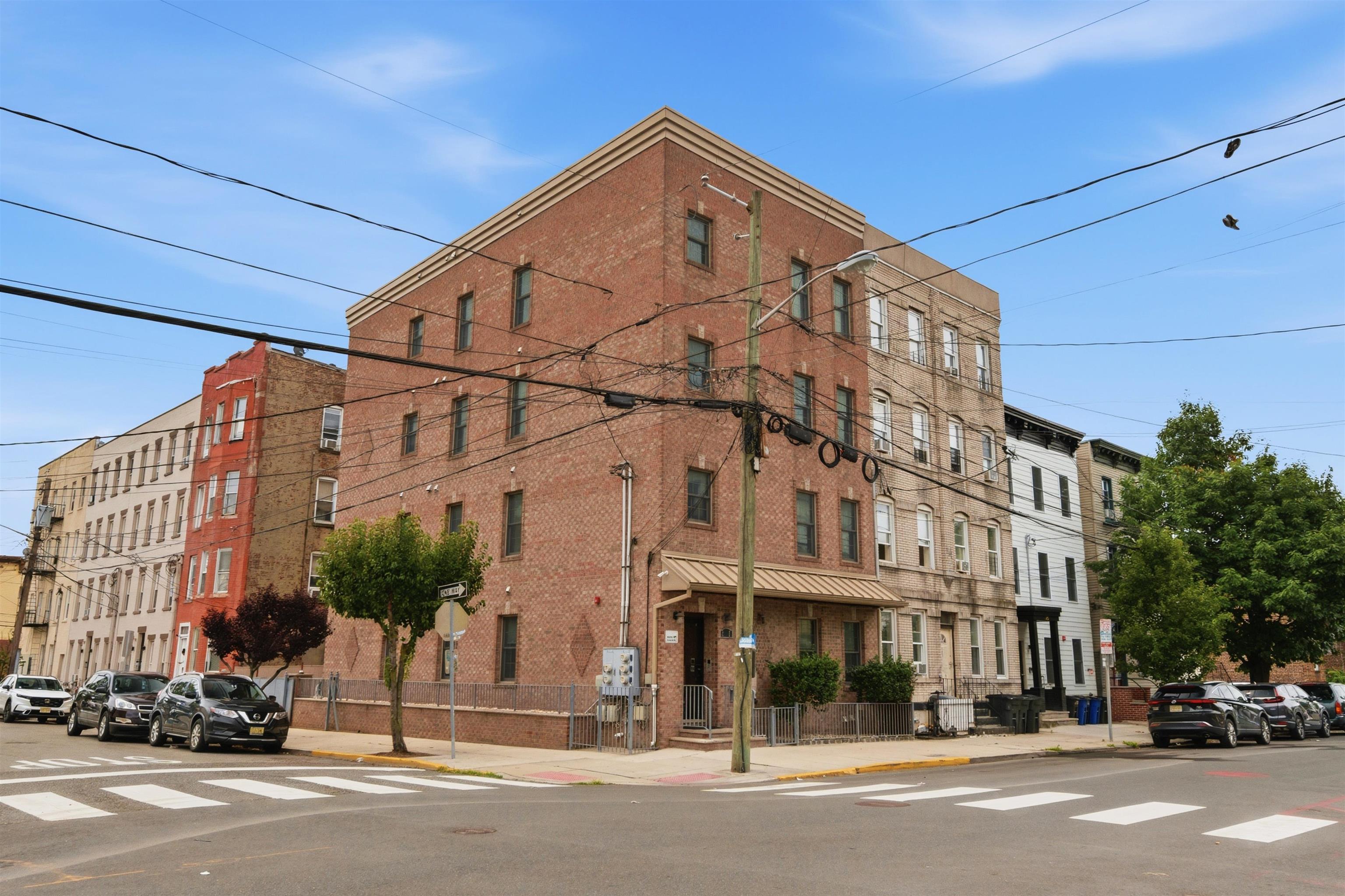 21 ST PAULS AVE Unit: 1