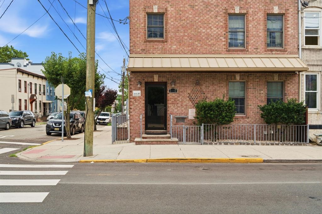 21 ST PAULS AVE Unit: 1