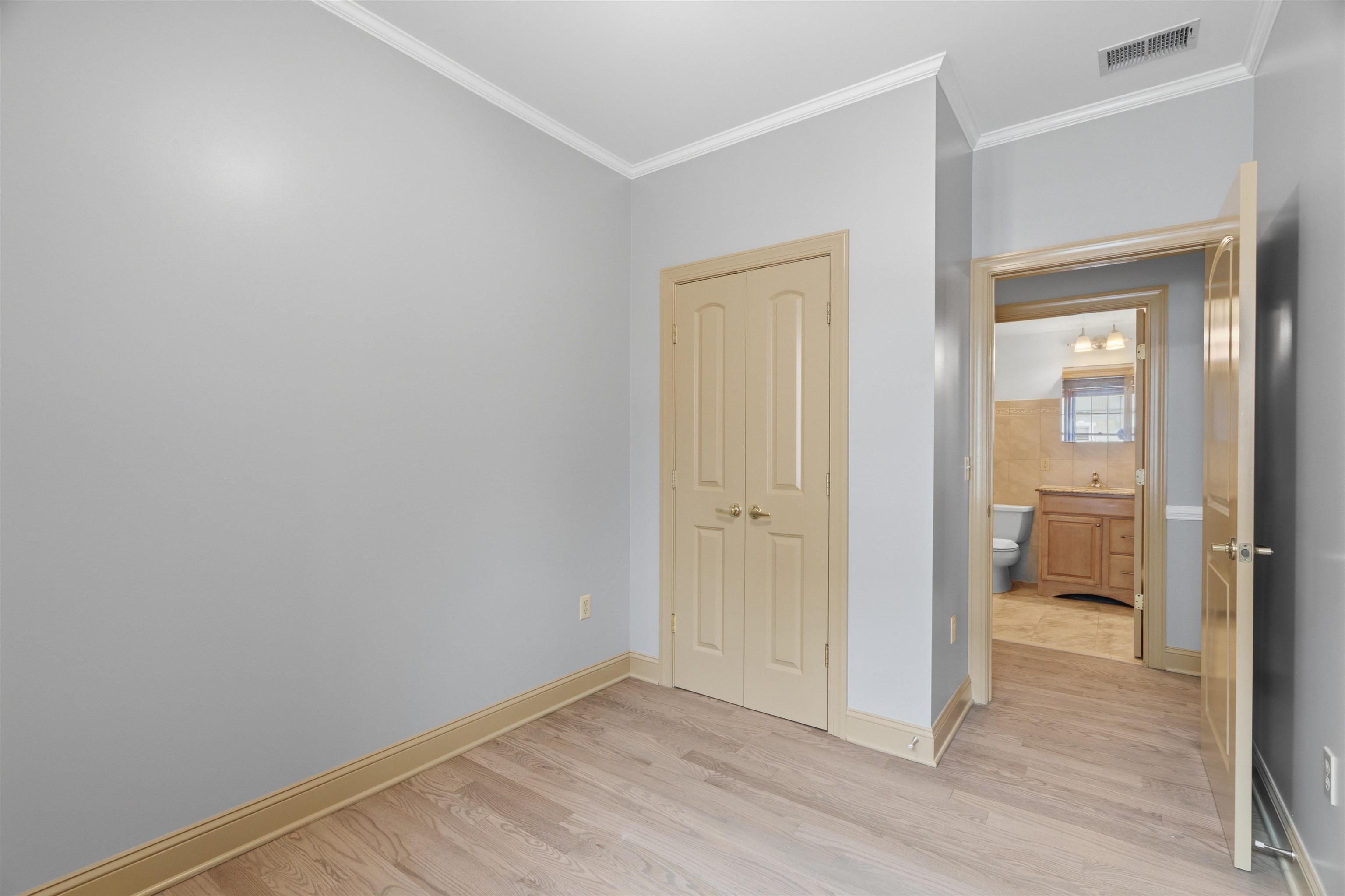 21 ST PAULS AVE Unit: 1