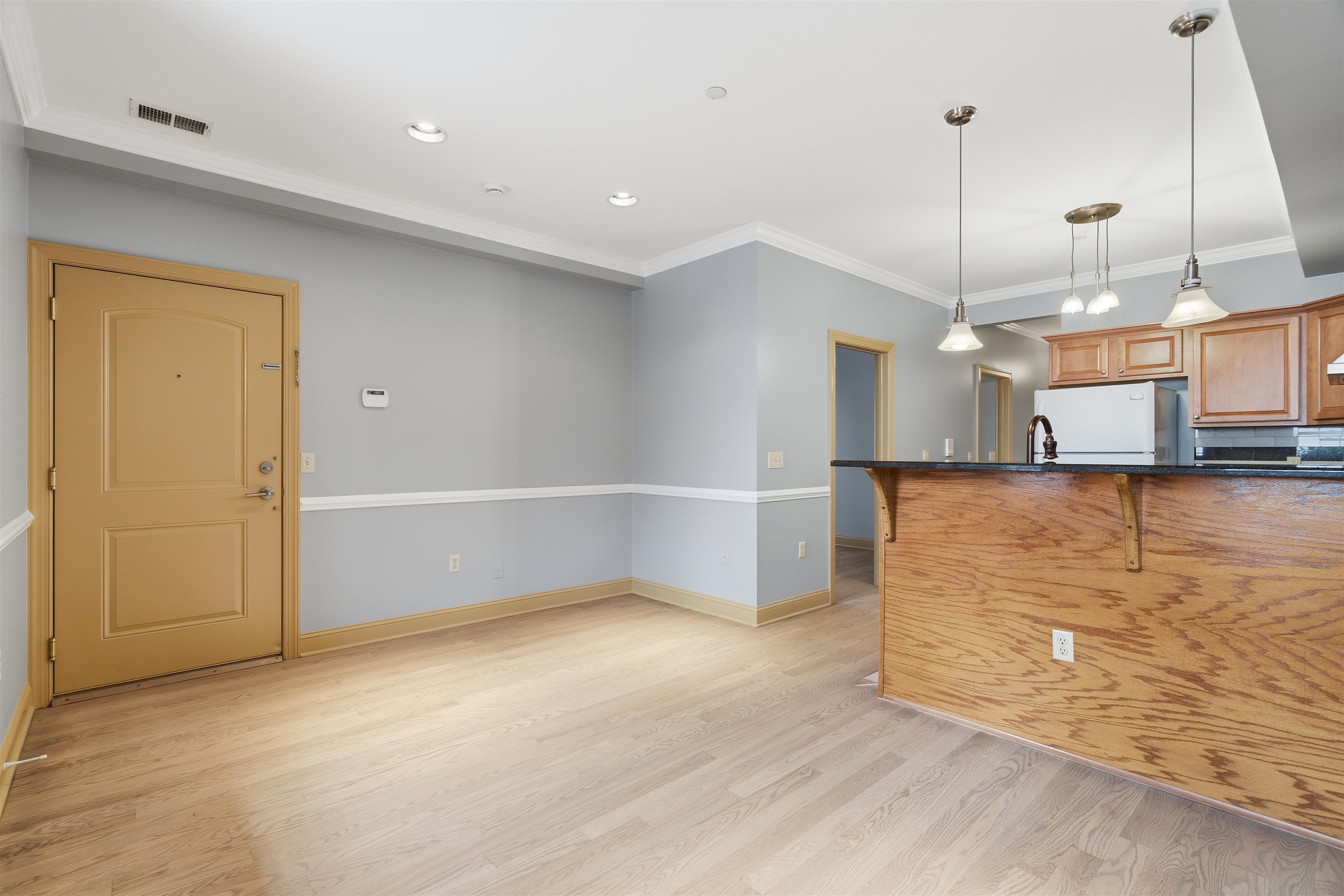 21 ST PAULS AVE Unit: 1