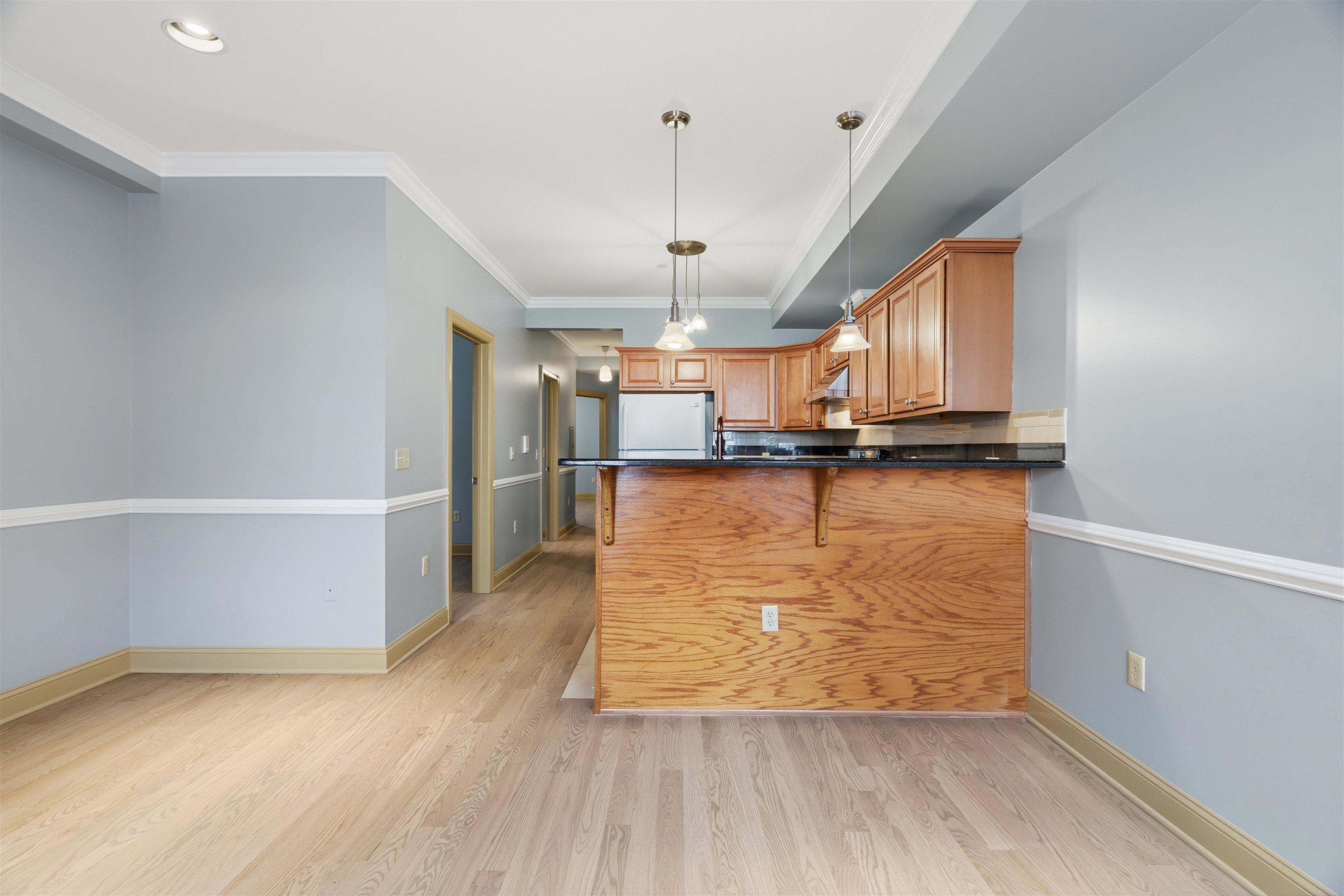 21 ST PAULS AVE Unit: 1