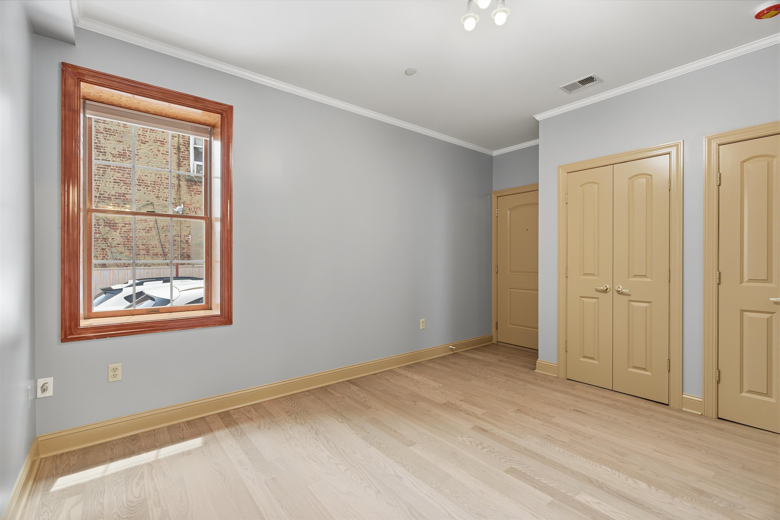 21 ST PAULS AVE Unit: 1