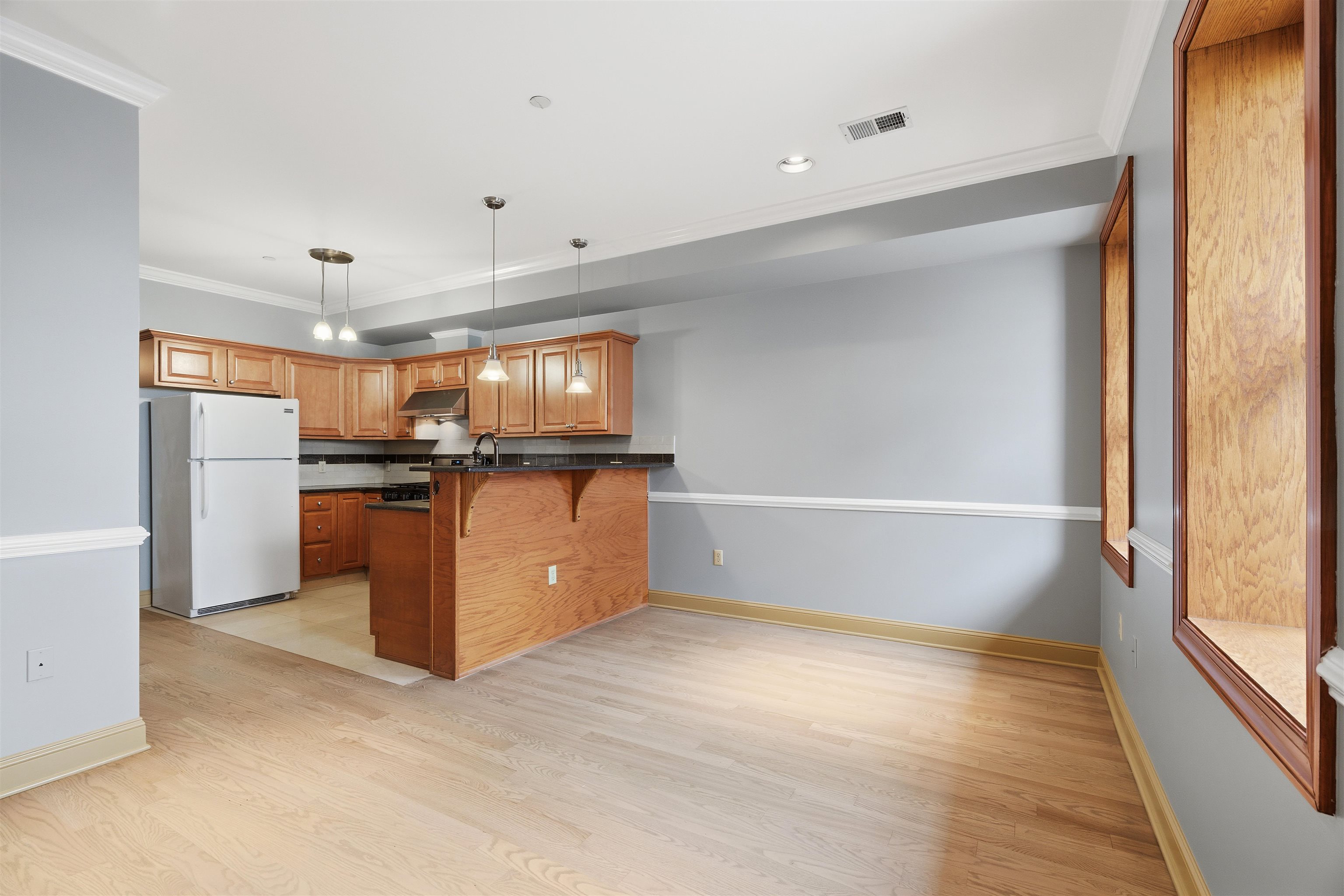 21 ST PAULS AVE Unit: 1