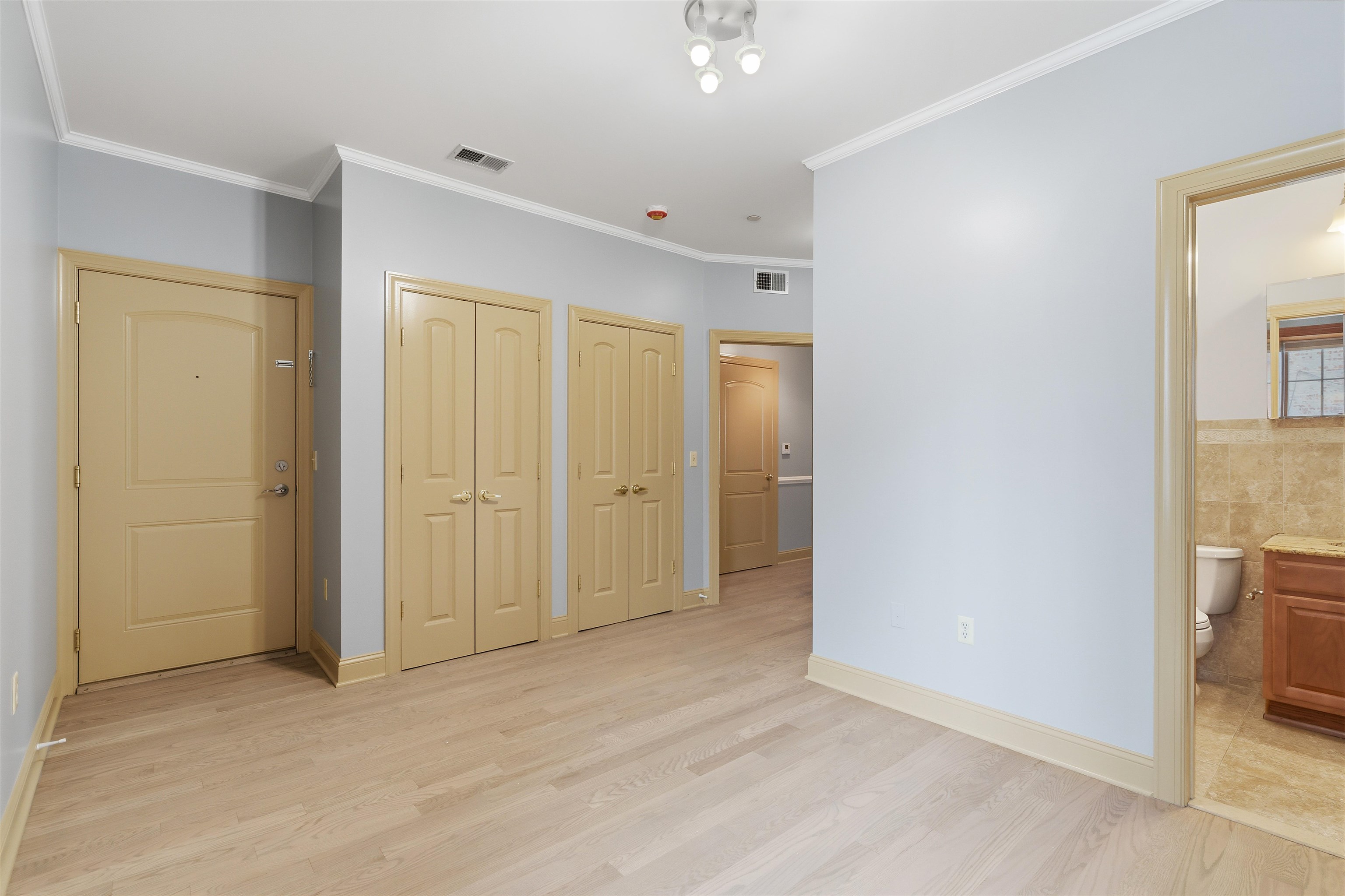 21 ST PAULS AVE Unit: 1
