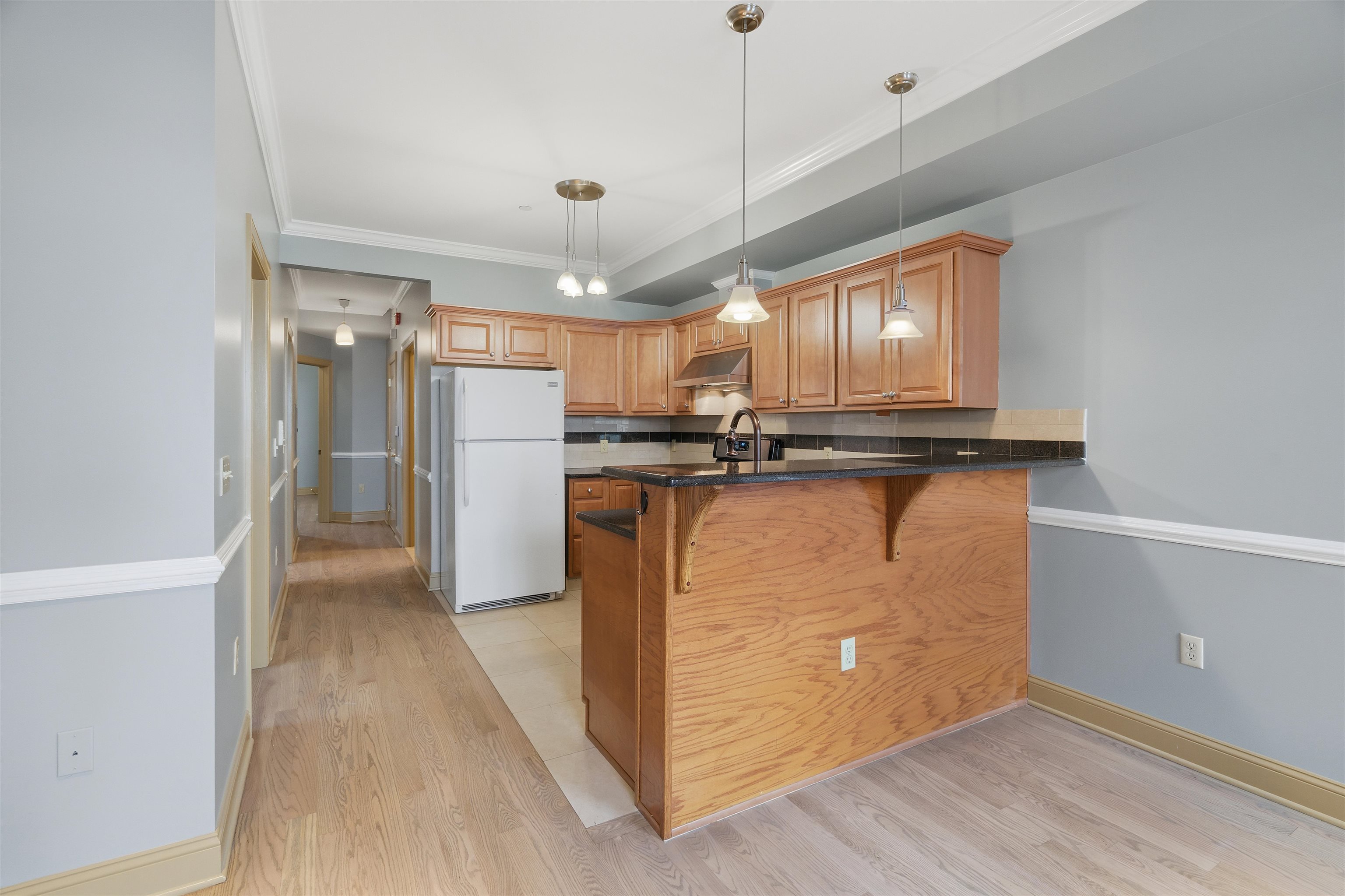 21 ST PAULS AVE Unit: 1