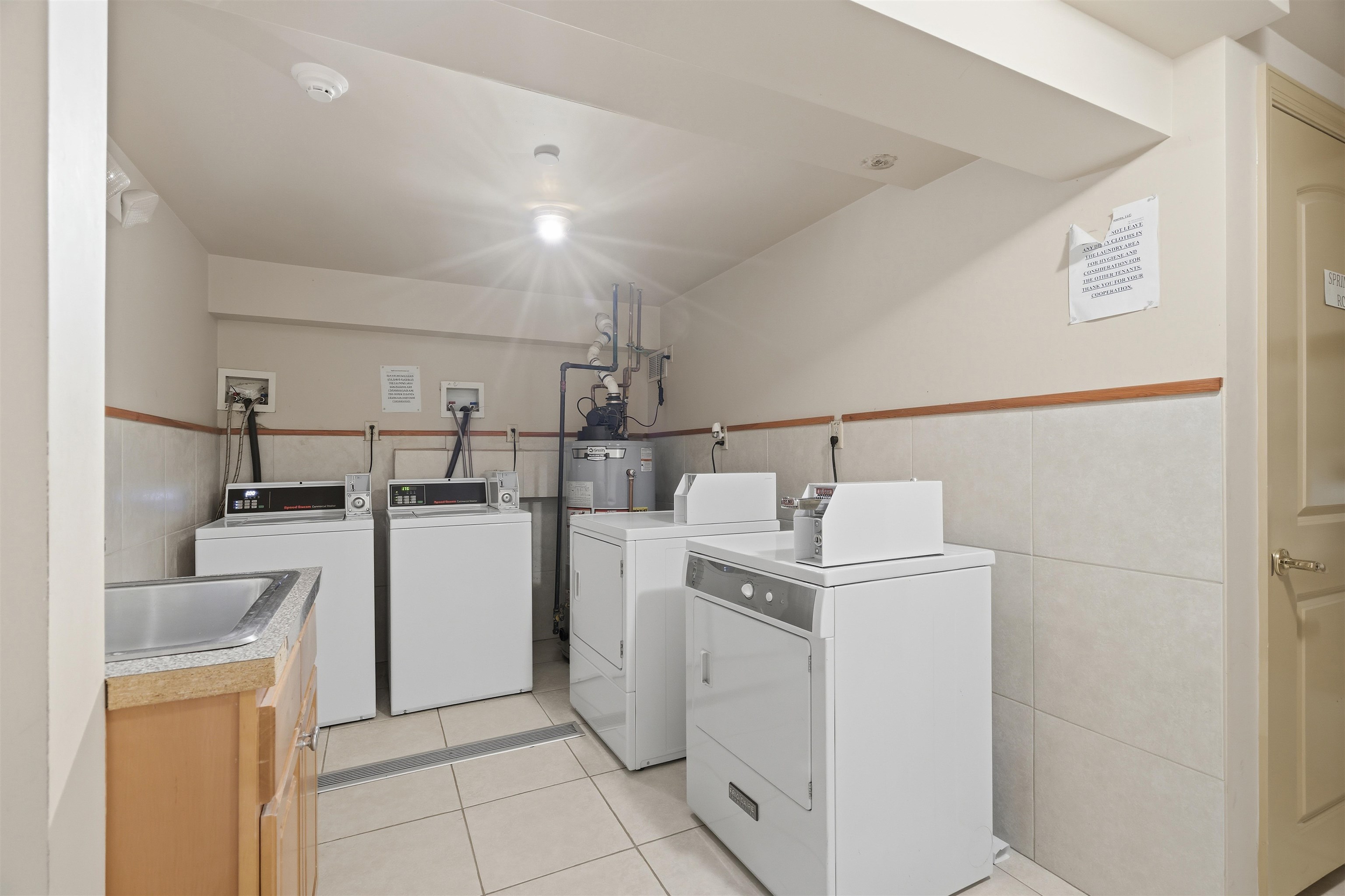 21 ST PAULS AVE Unit: 1
