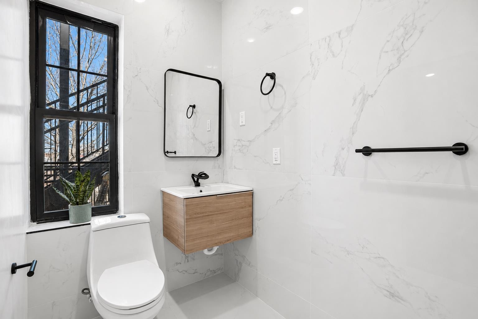 104 GLENWOOD AVE Unit: 303