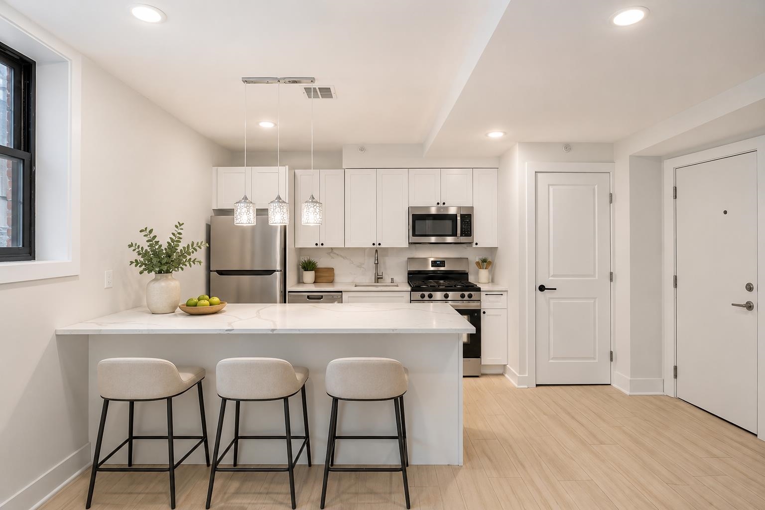 104 GLENWOOD AVE Unit: 004
