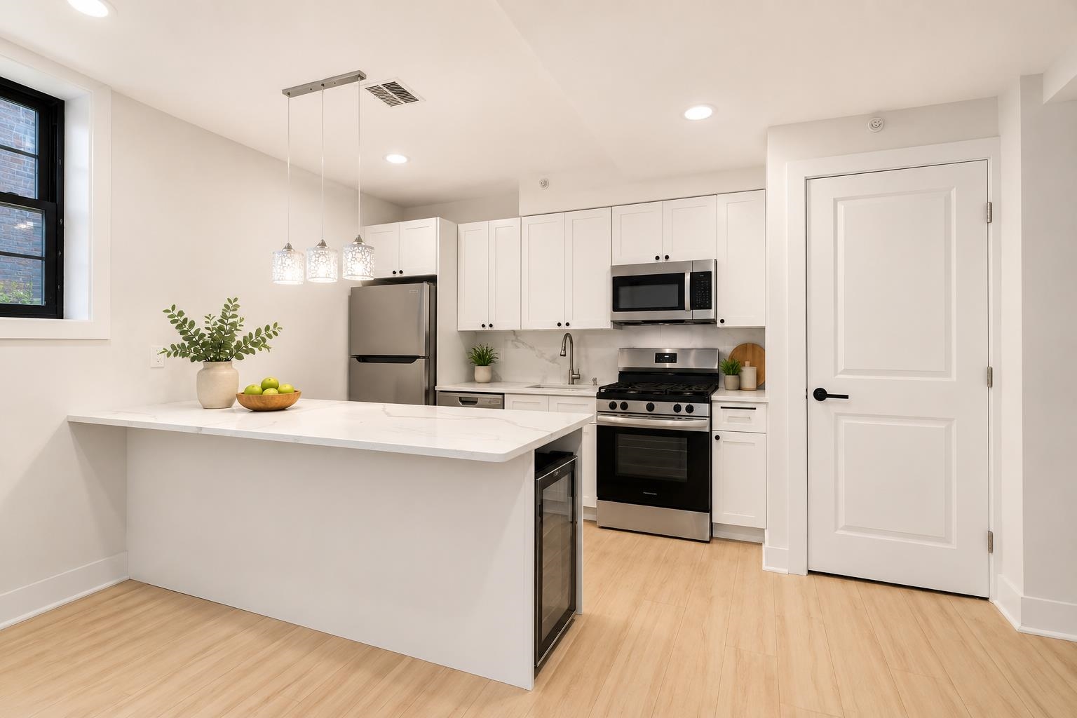 104 GLENWOOD AVE Unit: 004