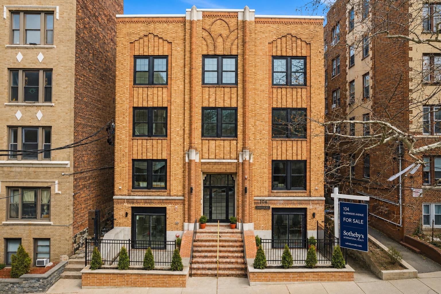 104 GLENWOOD AVE Unit: 004