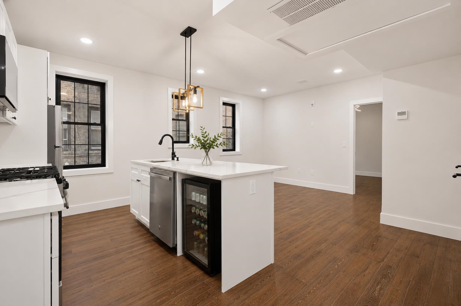 104 GLENWOOD AVE Unit: 104