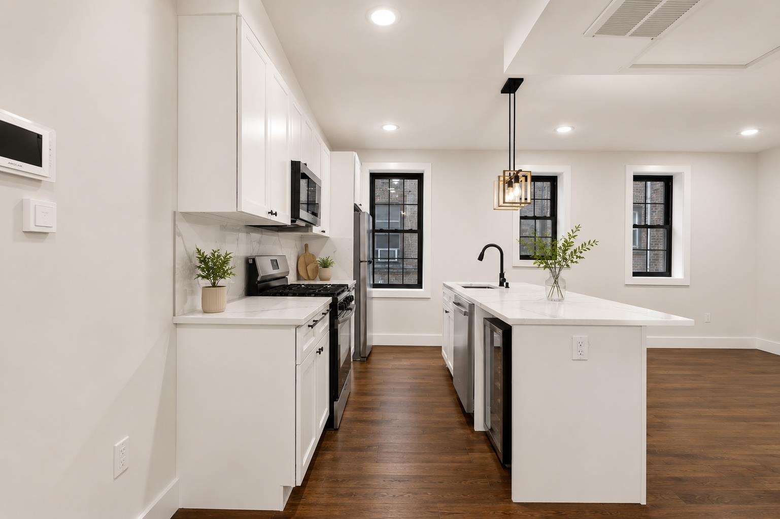 104 GLENWOOD AVE Unit: 104