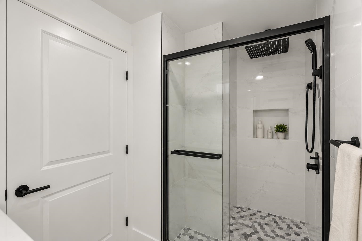 104 GLENWOOD AVE Unit: 104