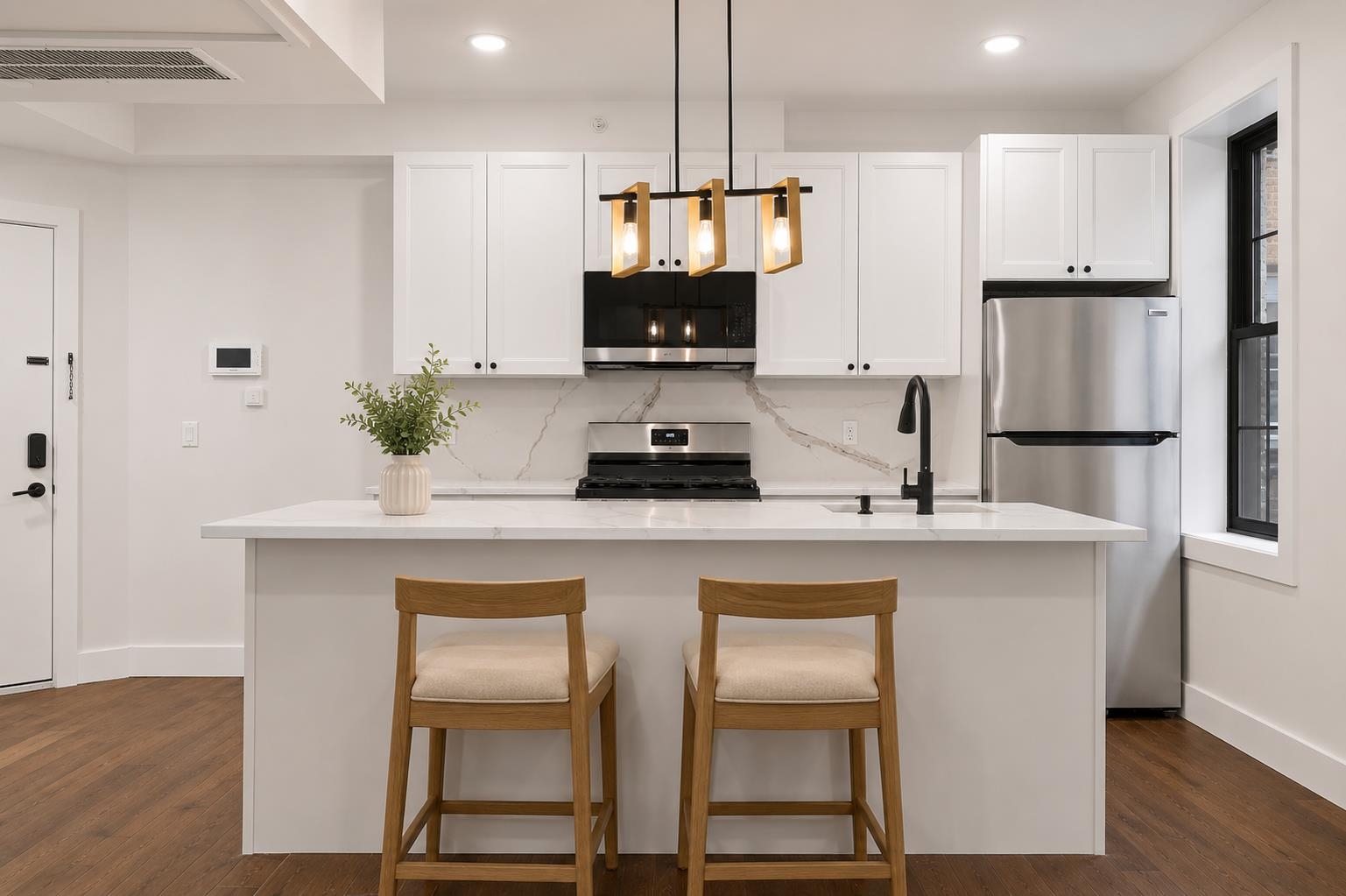 104 GLENWOOD AVE Unit: 104