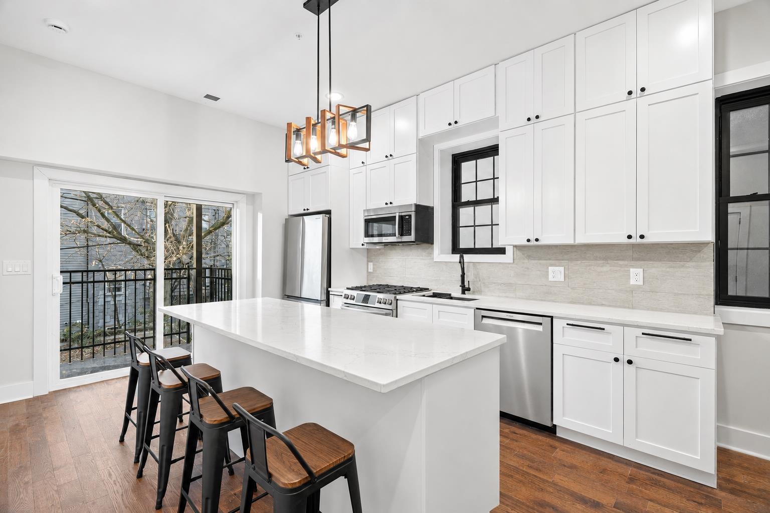 547 PALISADE AVE Unit: 2