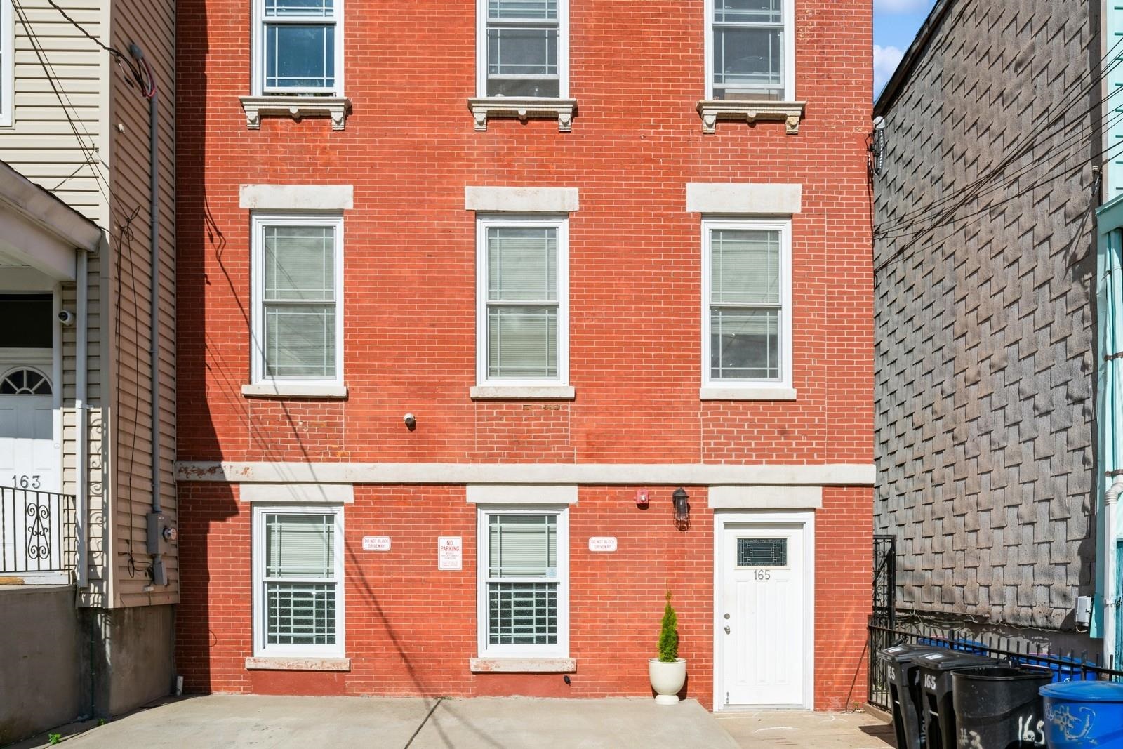 165 WEBSTER AVE Unit: 1