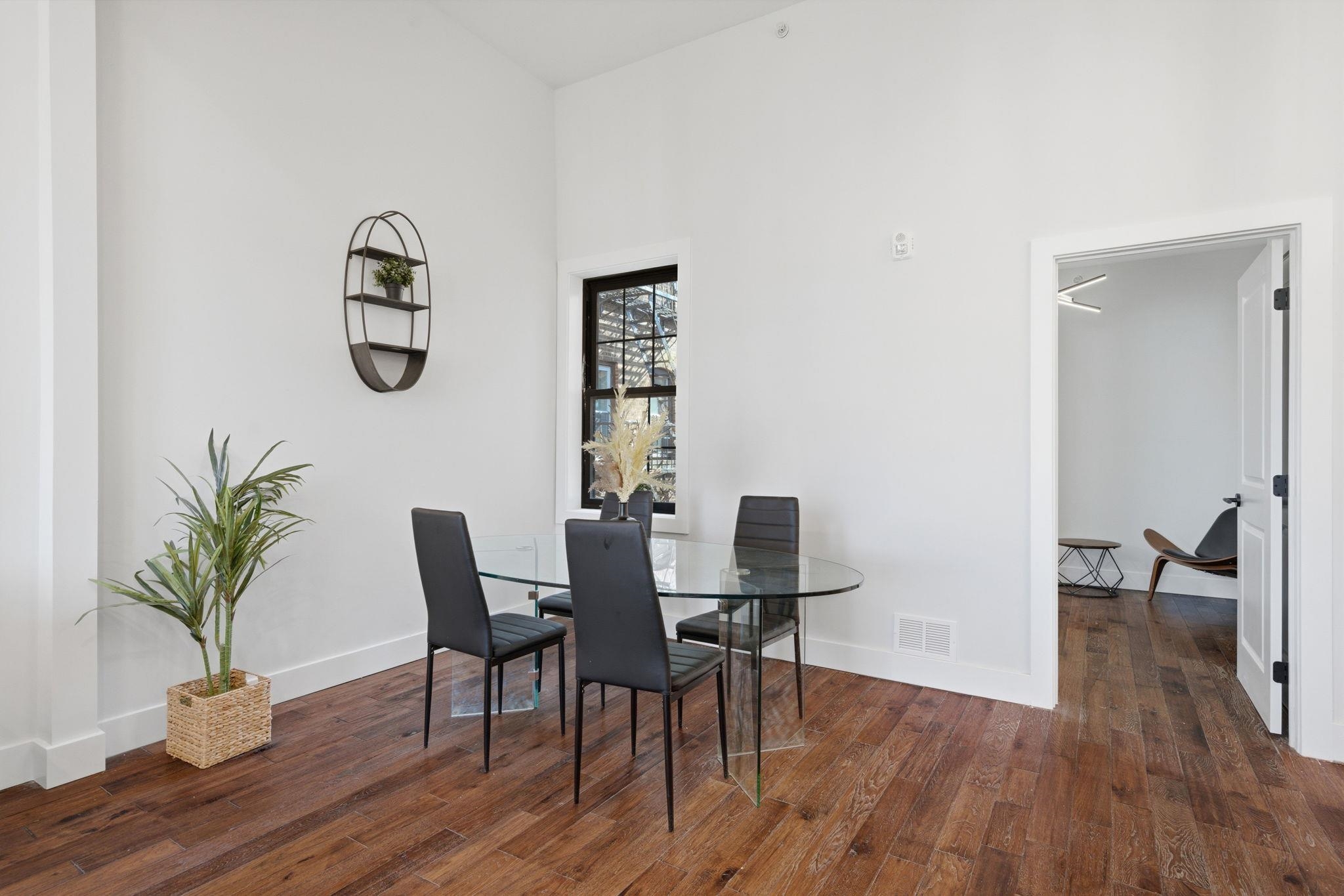 104 GLENWOOD AVE Unit: 302