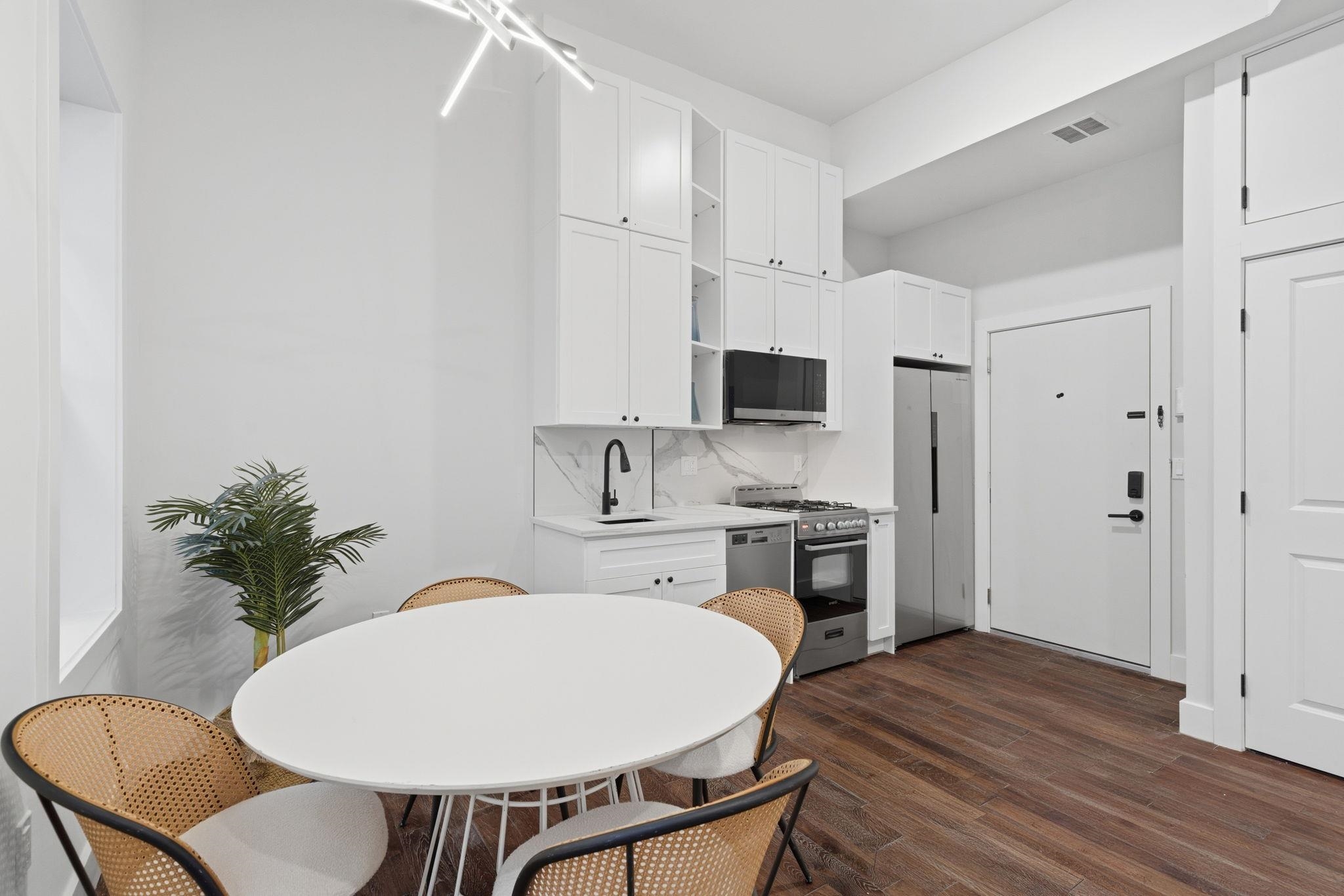 104 GLENWOOD AVE Unit: 302