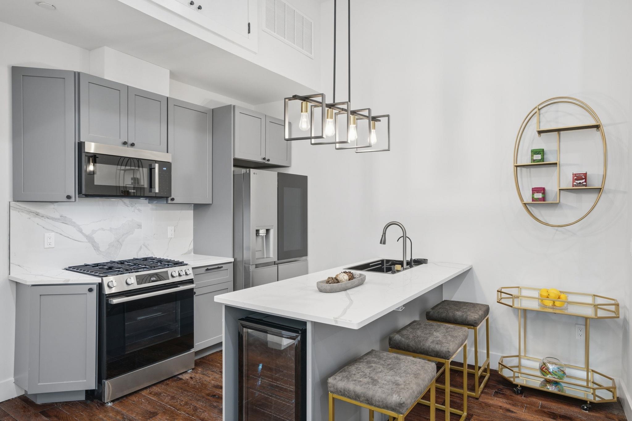 104 GLENWOOD AVE Unit: 302