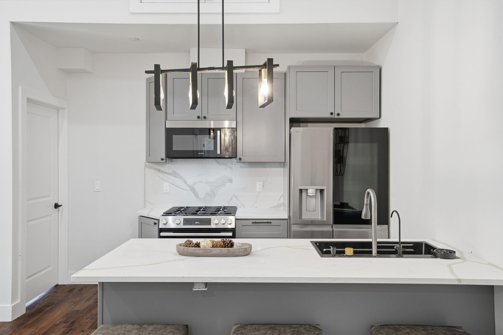 104 GLENWOOD AVE Unit: 302