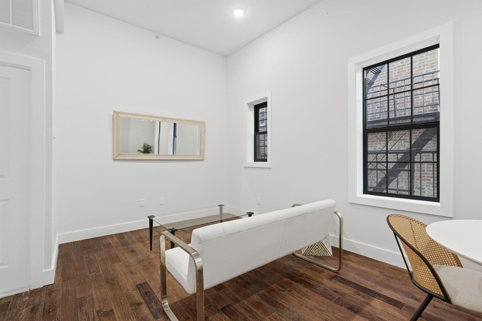 104 GLENWOOD AVE Unit: 302