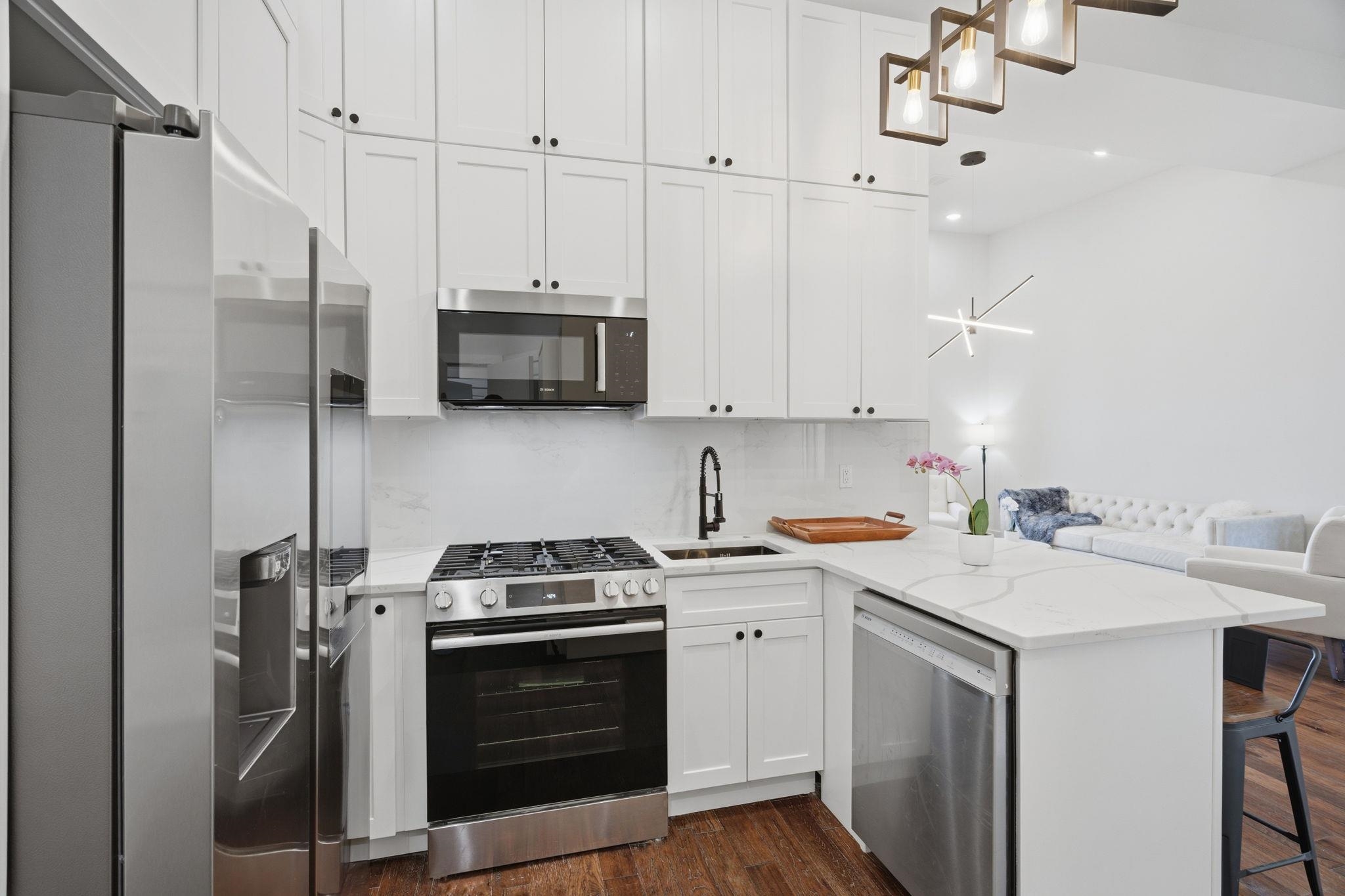104 GLENWOOD AVE Unit: 302