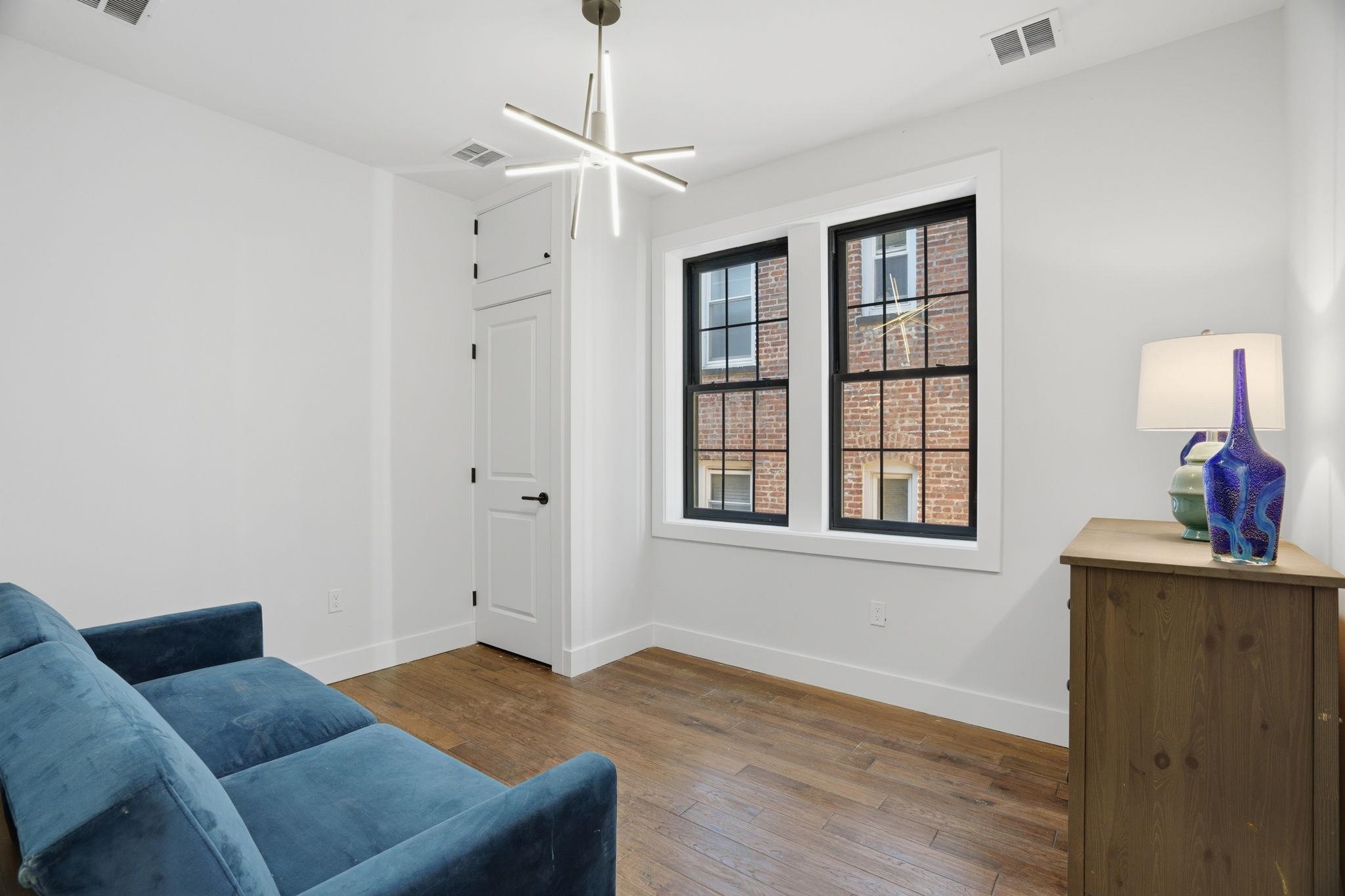 104 GLENWOOD AVE Unit: 302