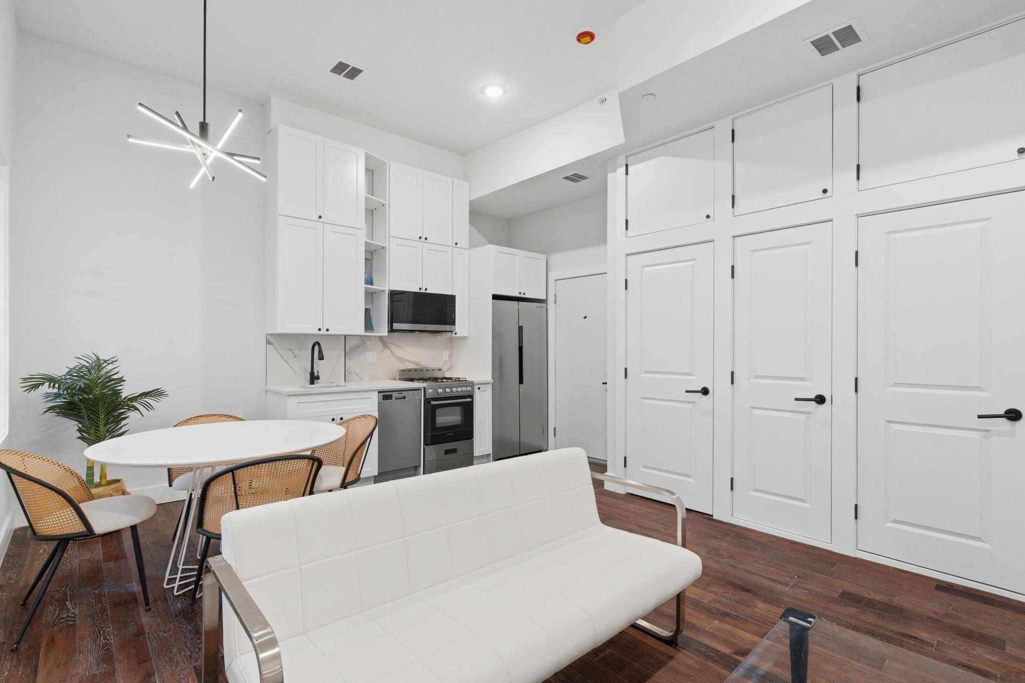 104 GLENWOOD AVE Unit: 302