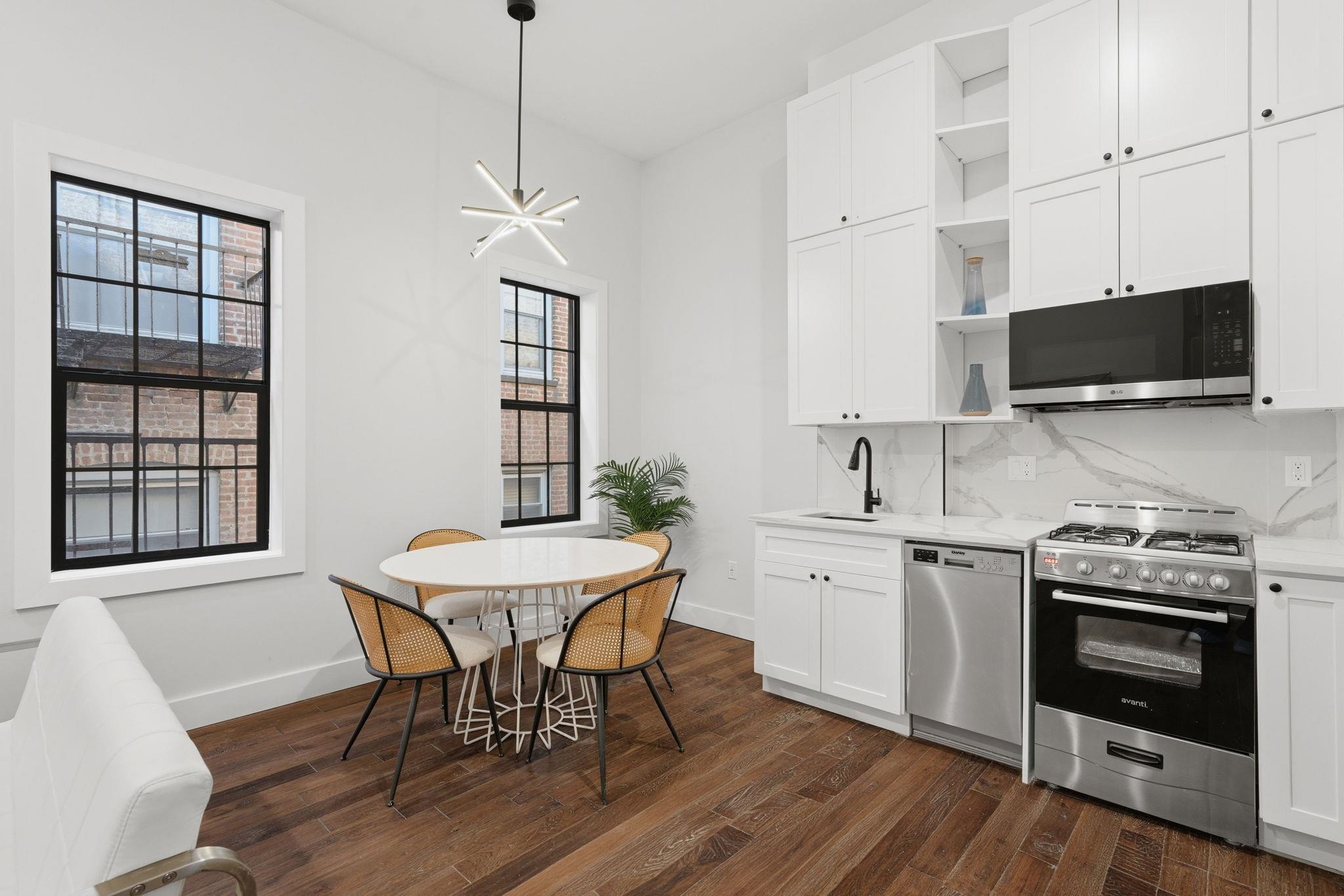 104 GLENWOOD AVE Unit: 302