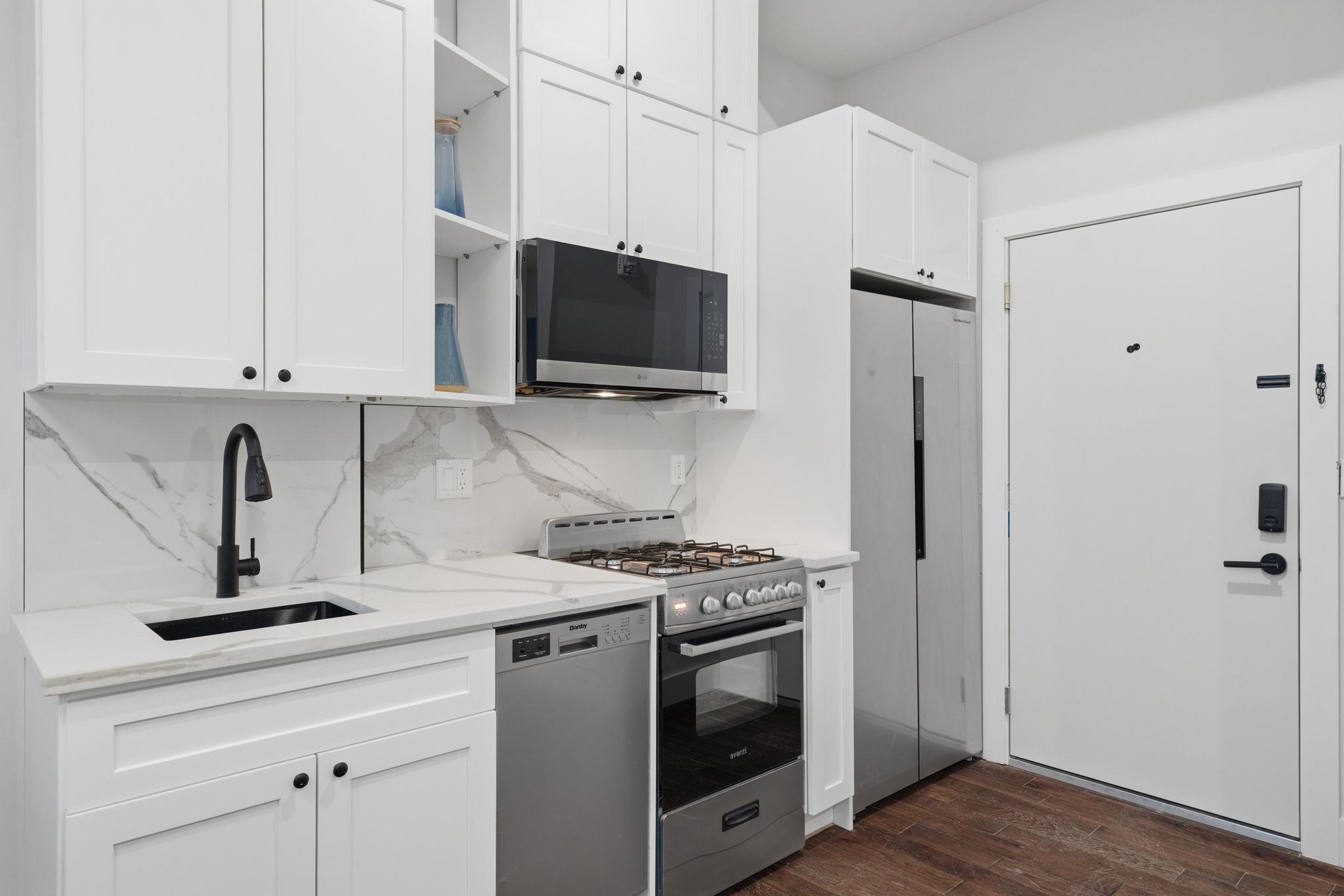 104 GLENWOOD AVE Unit: 302