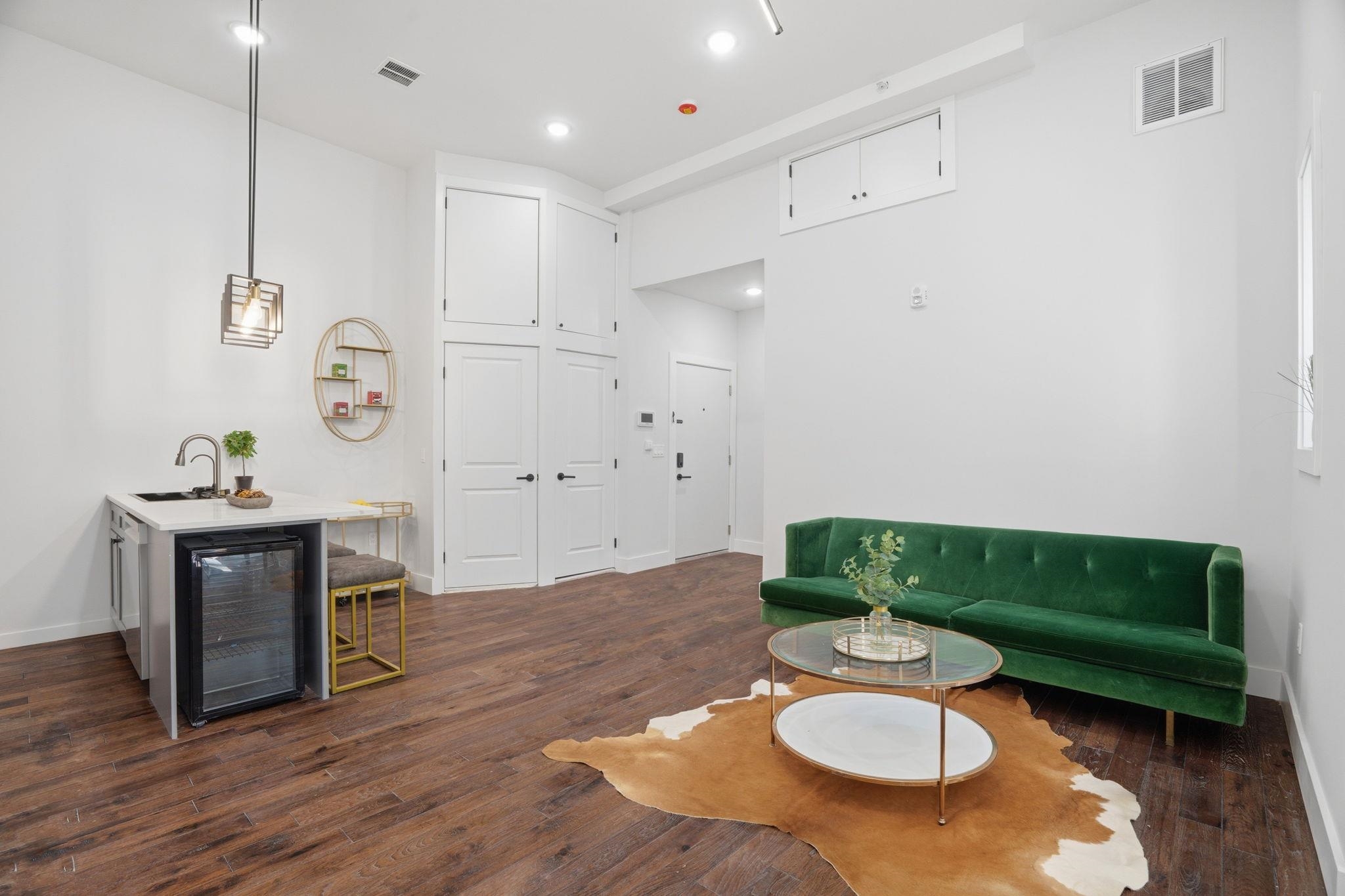 104 GLENWOOD AVE Unit: 302