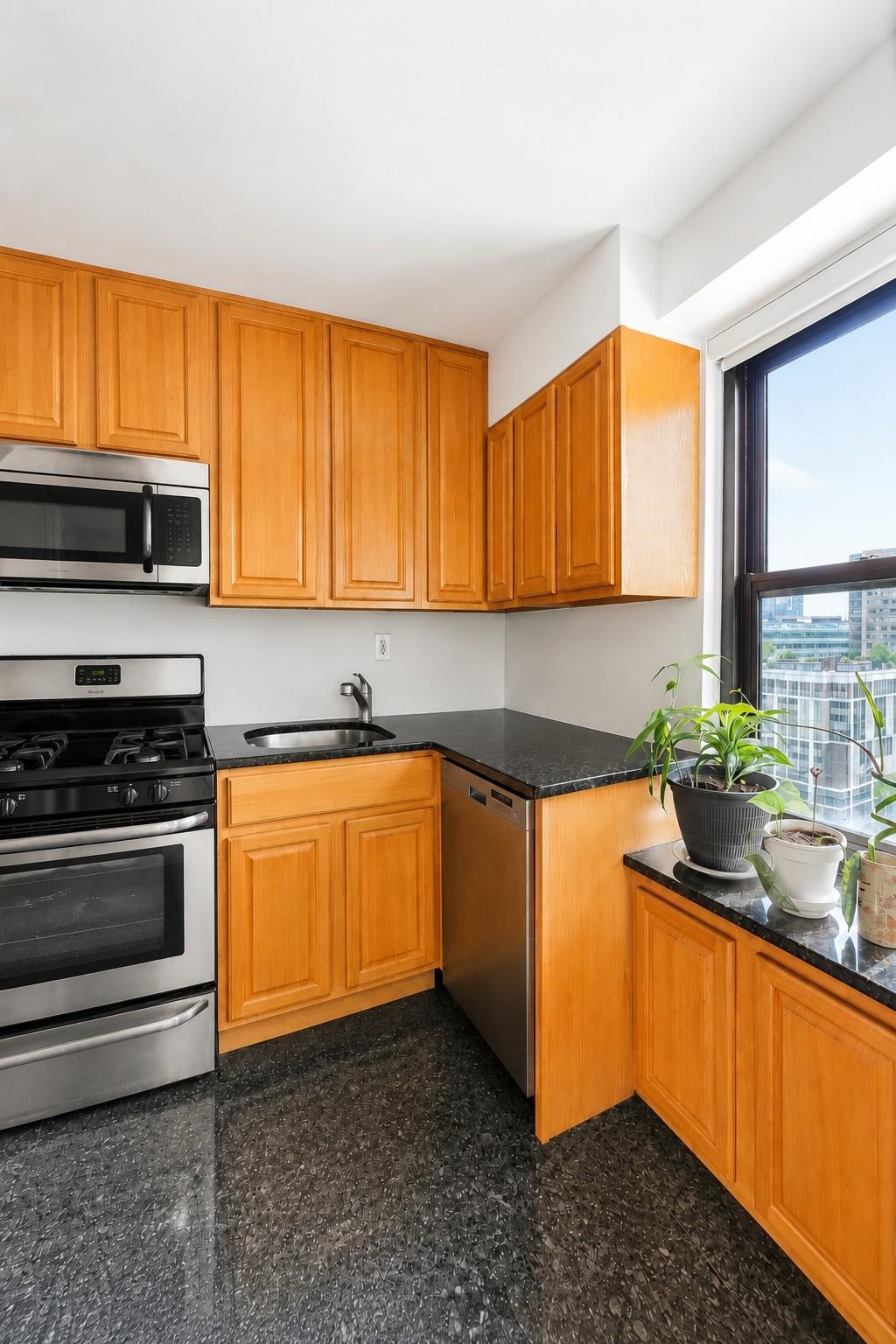 135 MONTGOMERY ST Unit: 16-A