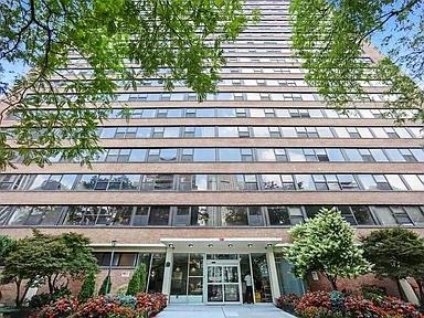 135 MONTGOMERY ST Unit: 8E3
