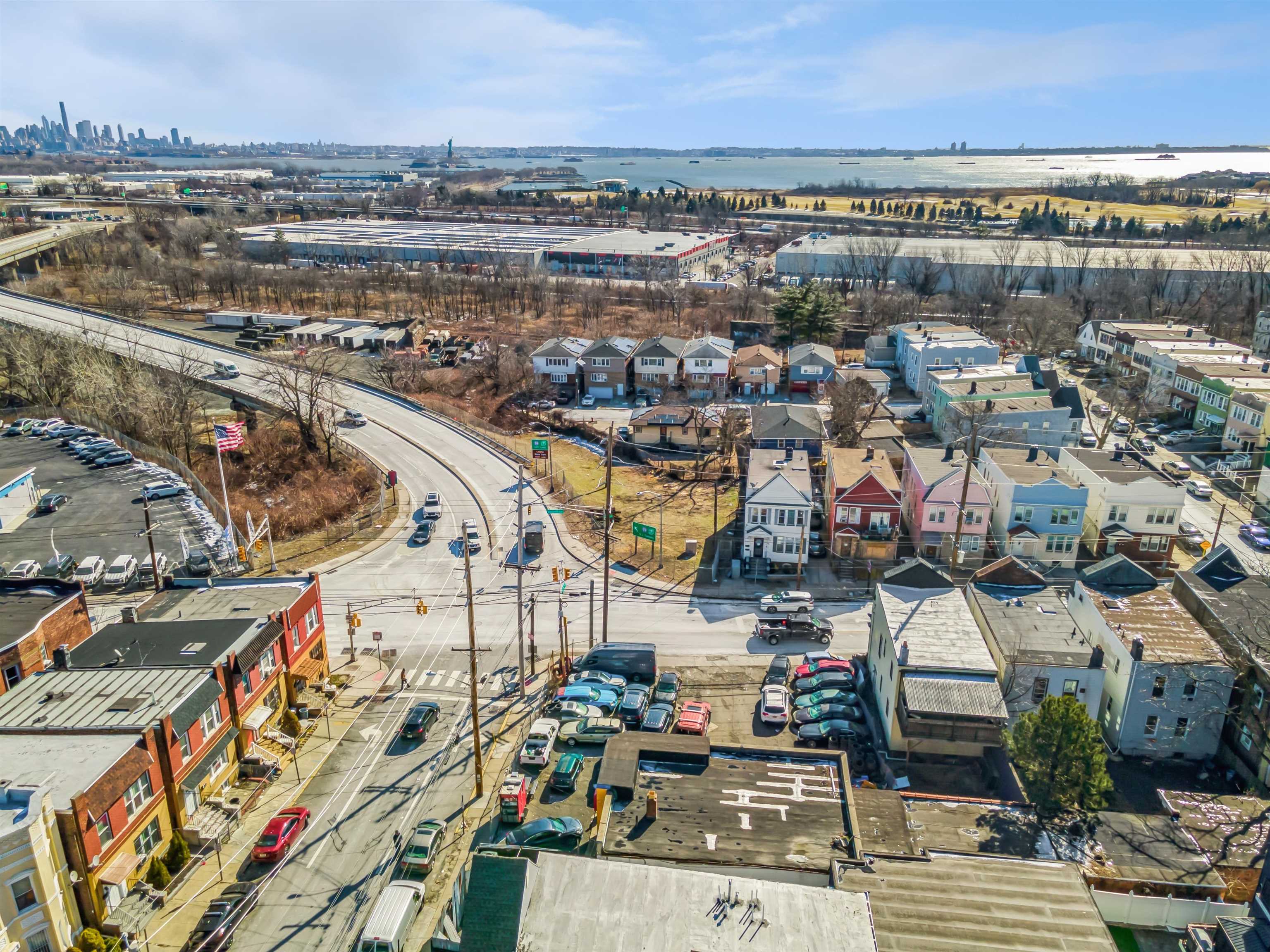 3-7 BAYVIEW AVE