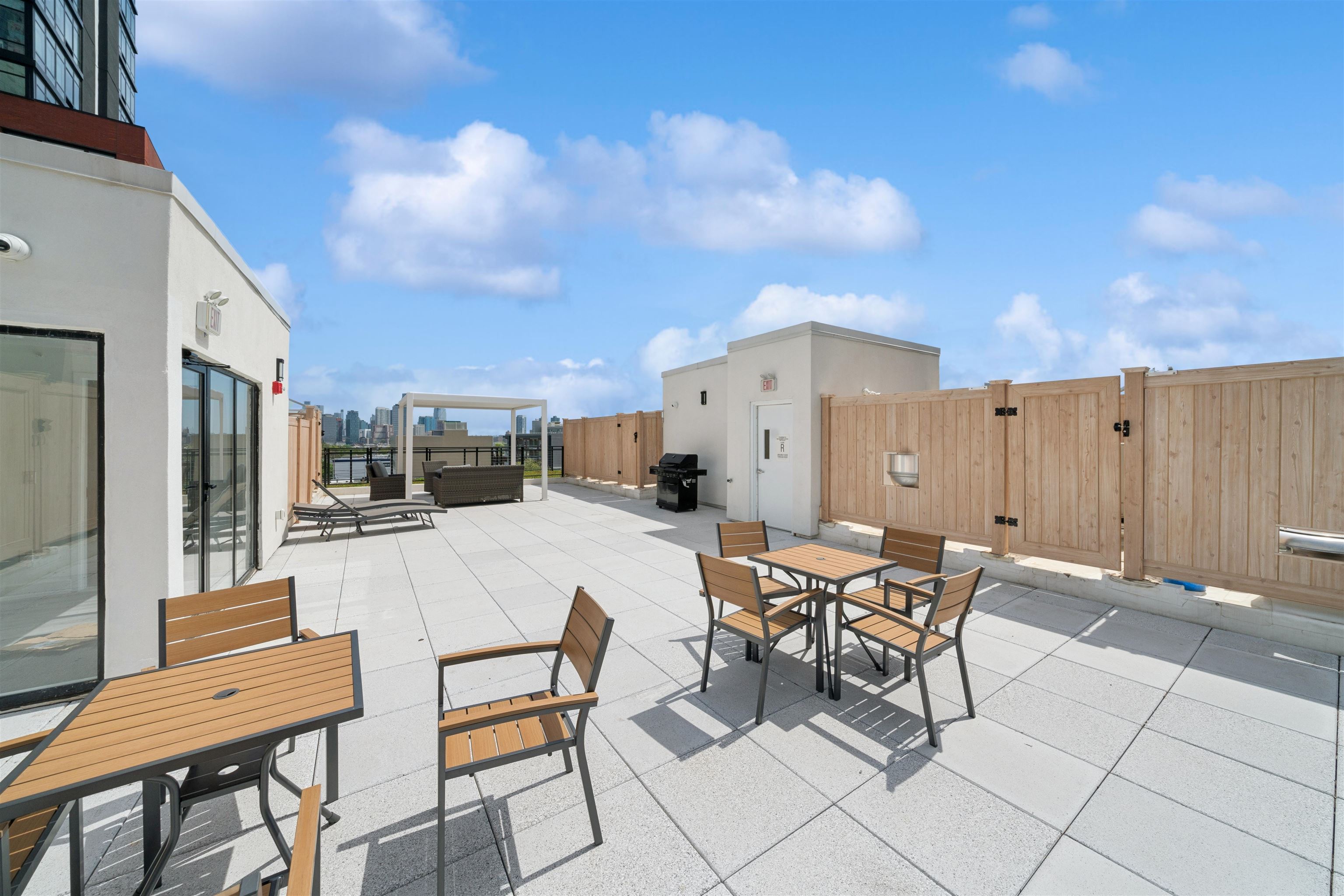 32 JONES ST Unit: 302